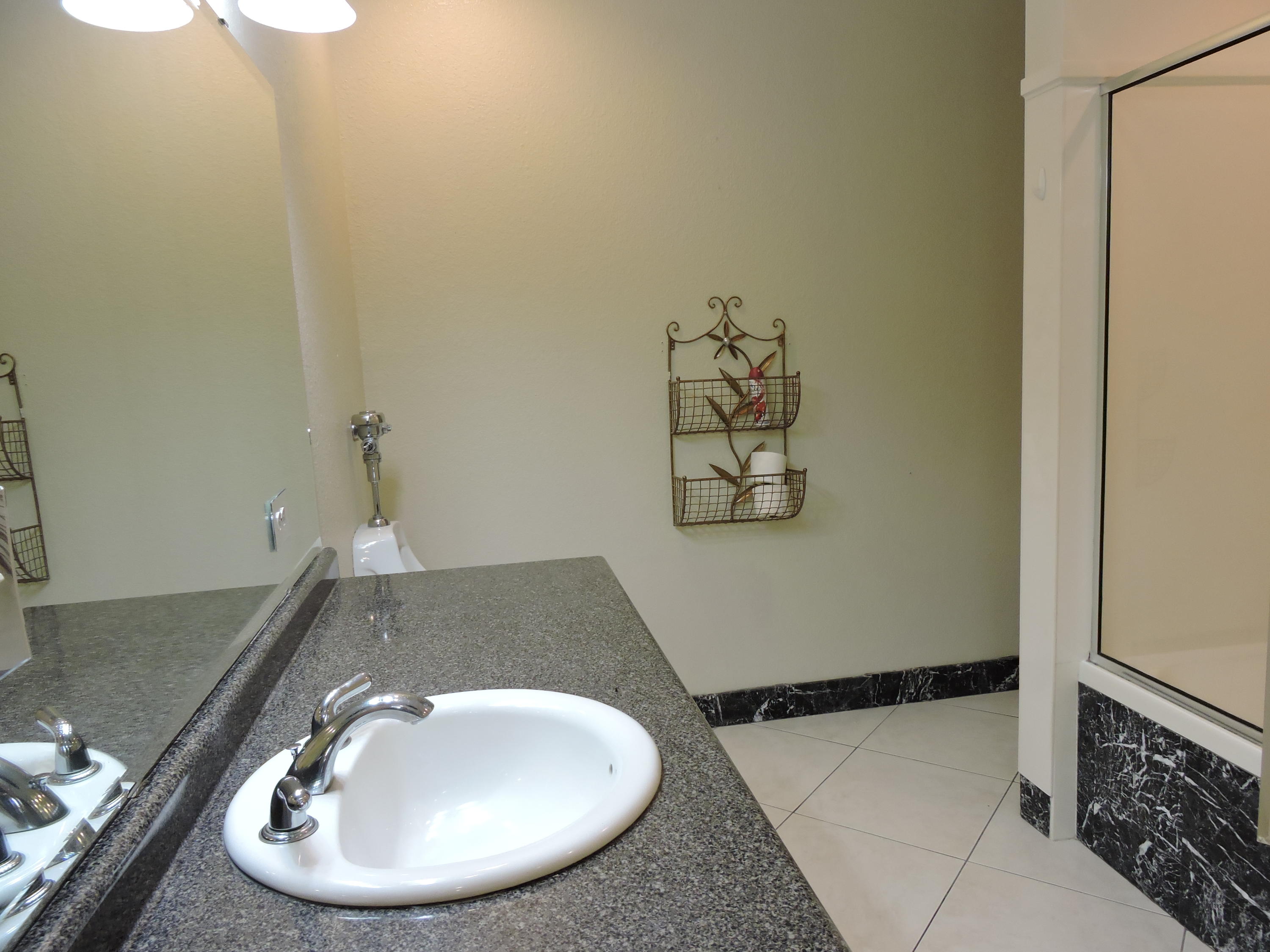 COUNTRY BREEZE ESTATES - Residential Lease