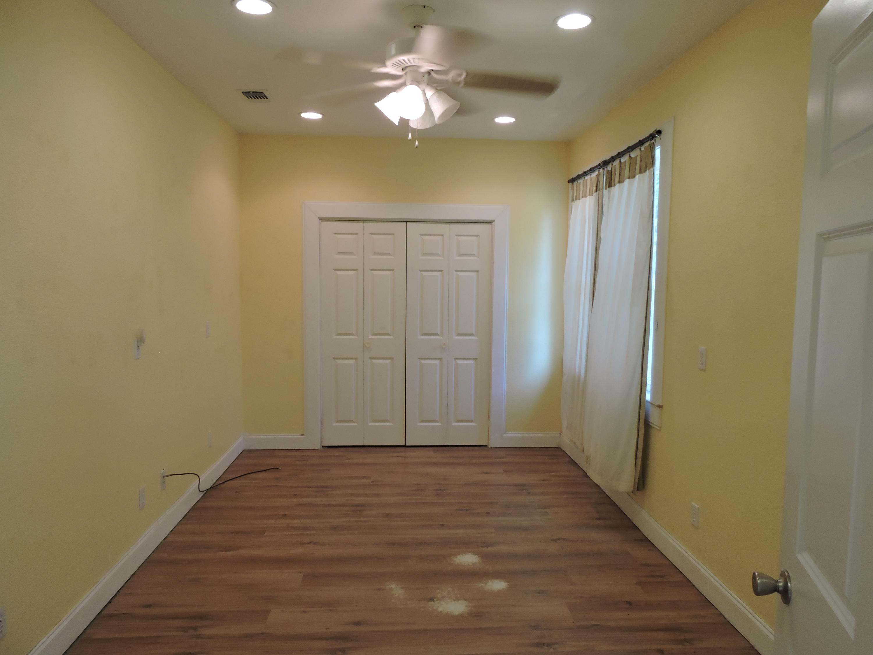 COUNTRY BREEZE ESTATES - Residential Lease