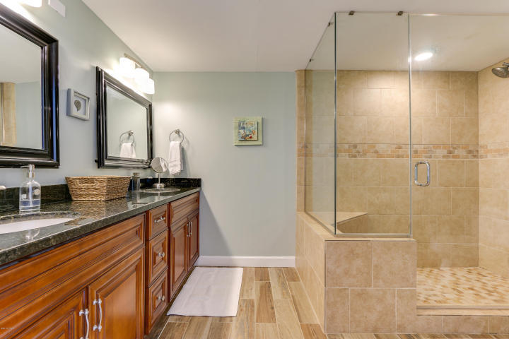 LONG BEACH - Residential
