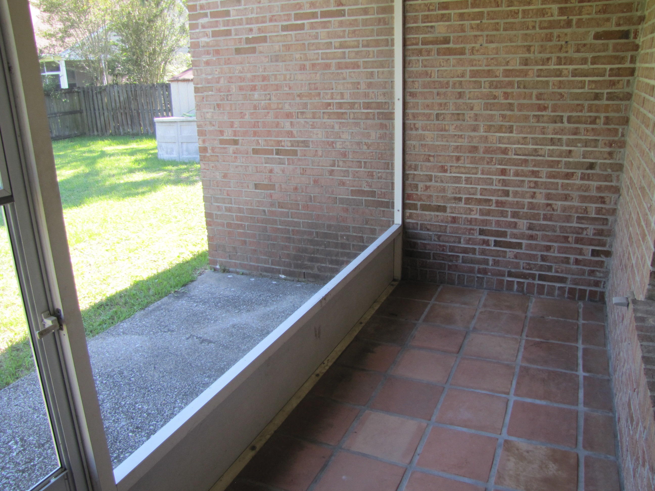 NO APPARENT SUBDIVISION - Residential Lease