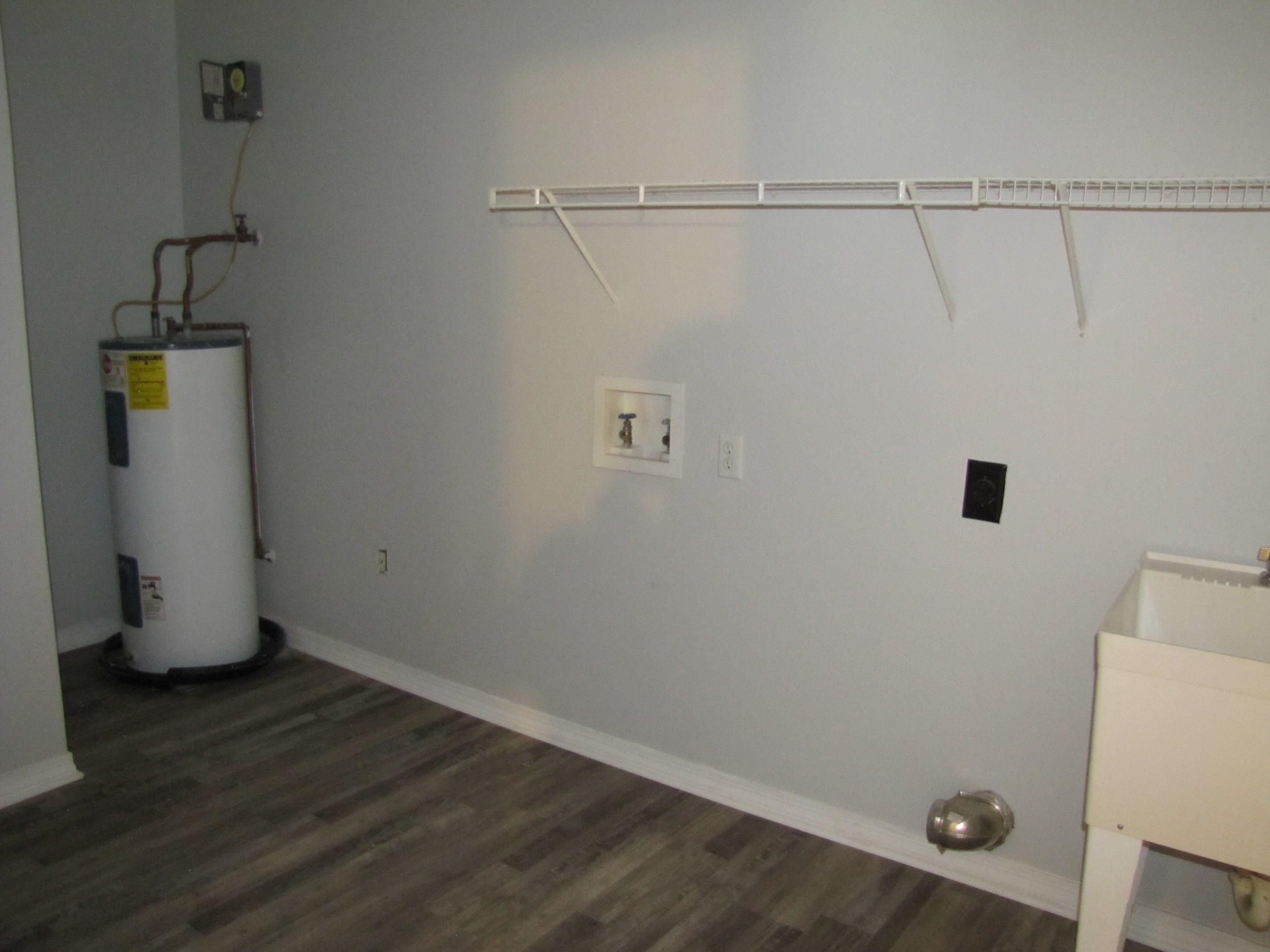 NO APPARENT SUBDIVISION - Residential Lease