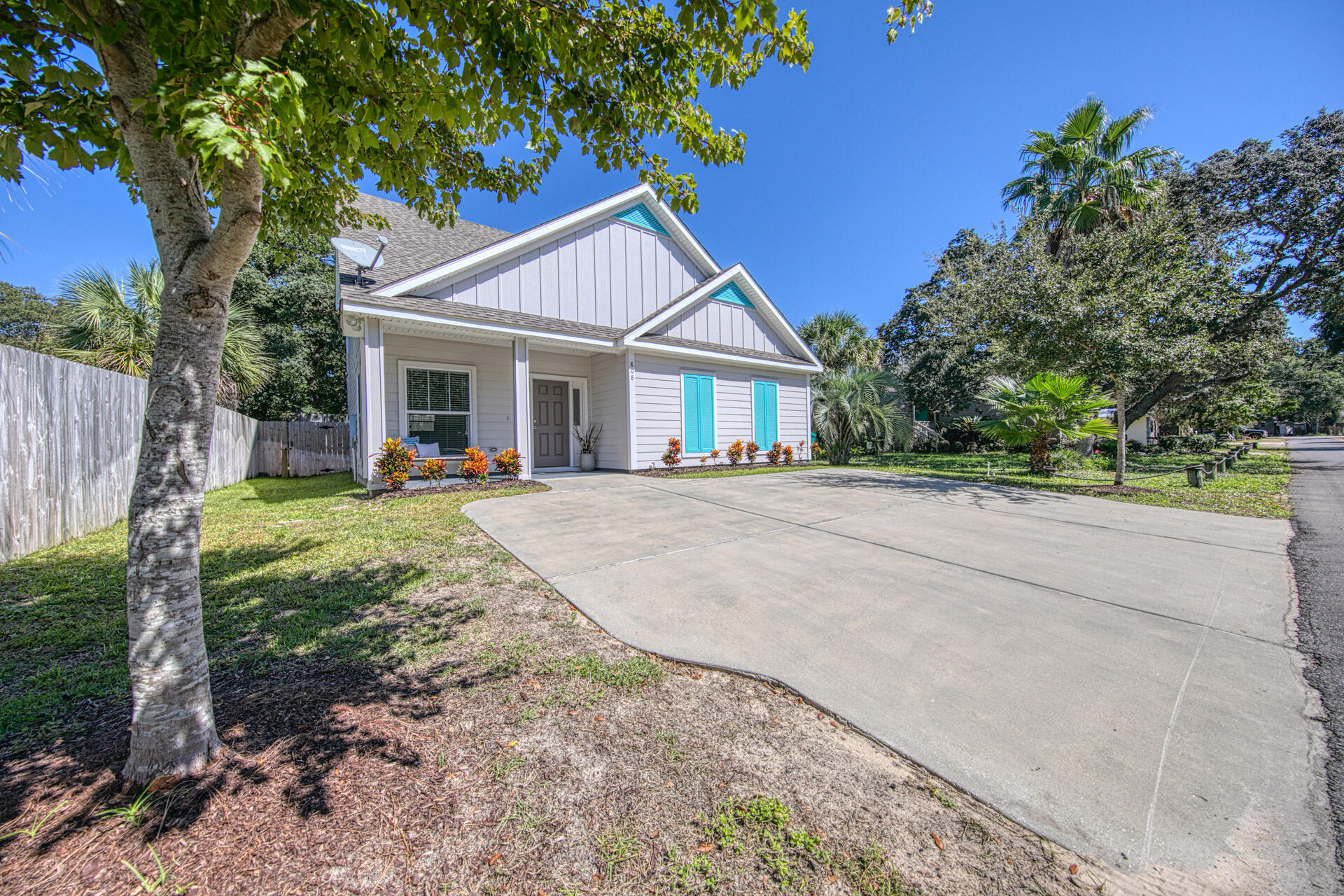 CALHOUN S/D DESTIN LOT 7 BLK B - Residential