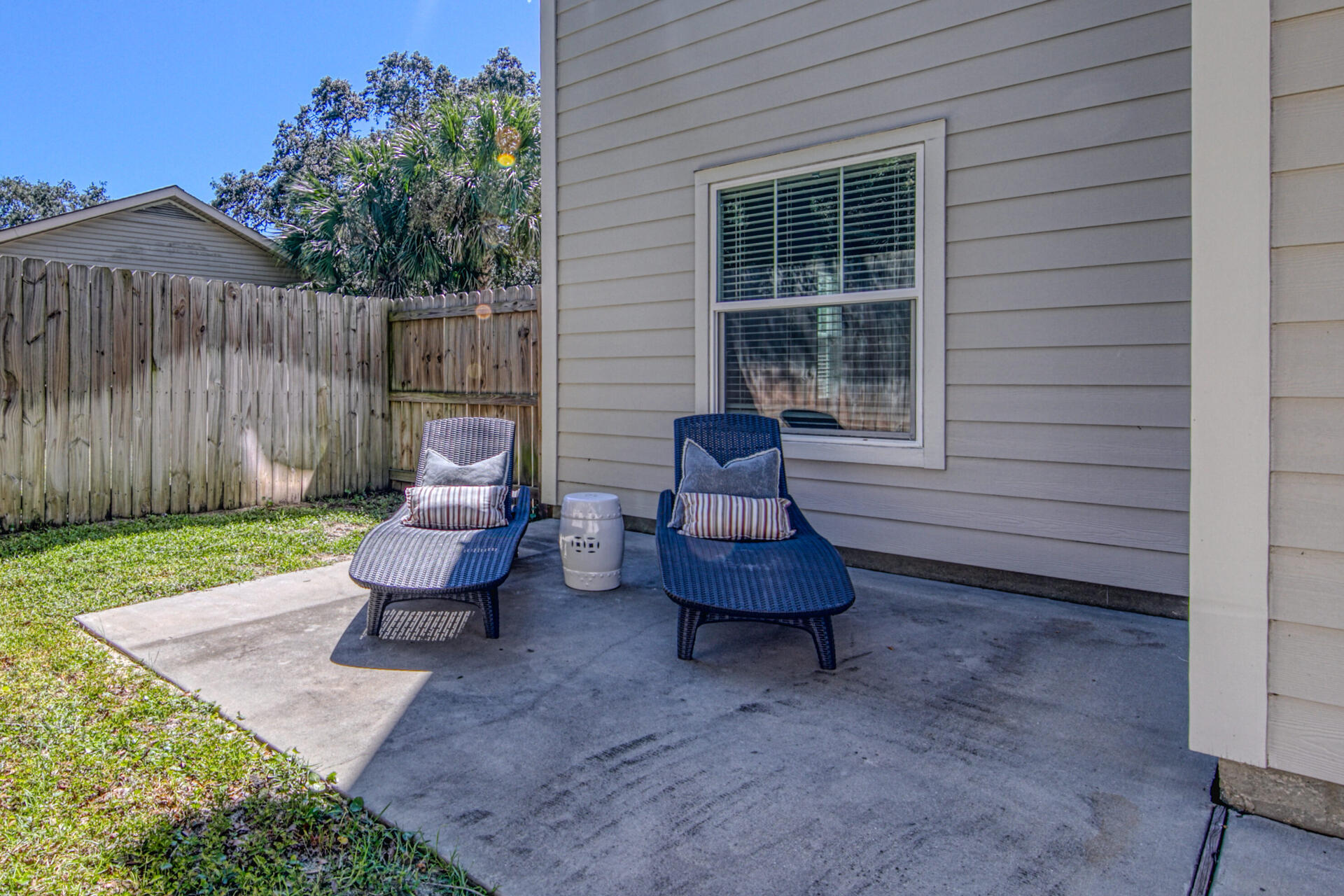 CALHOUN S/D DESTIN LOT 7 BLK B - Residential