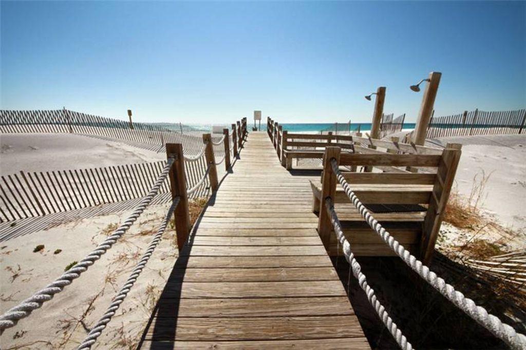 Your opportunity is here!! To own this beautiful Gulfview fully furnished 2 bedroom 2 baths condo. It could be your second or rental income producing property.
Sea Oats offers gulf front heated pool, hot tub spa, fitness room, tennis court, grilling area and close to dining, shopping and nightlife in Okaloosa Island.