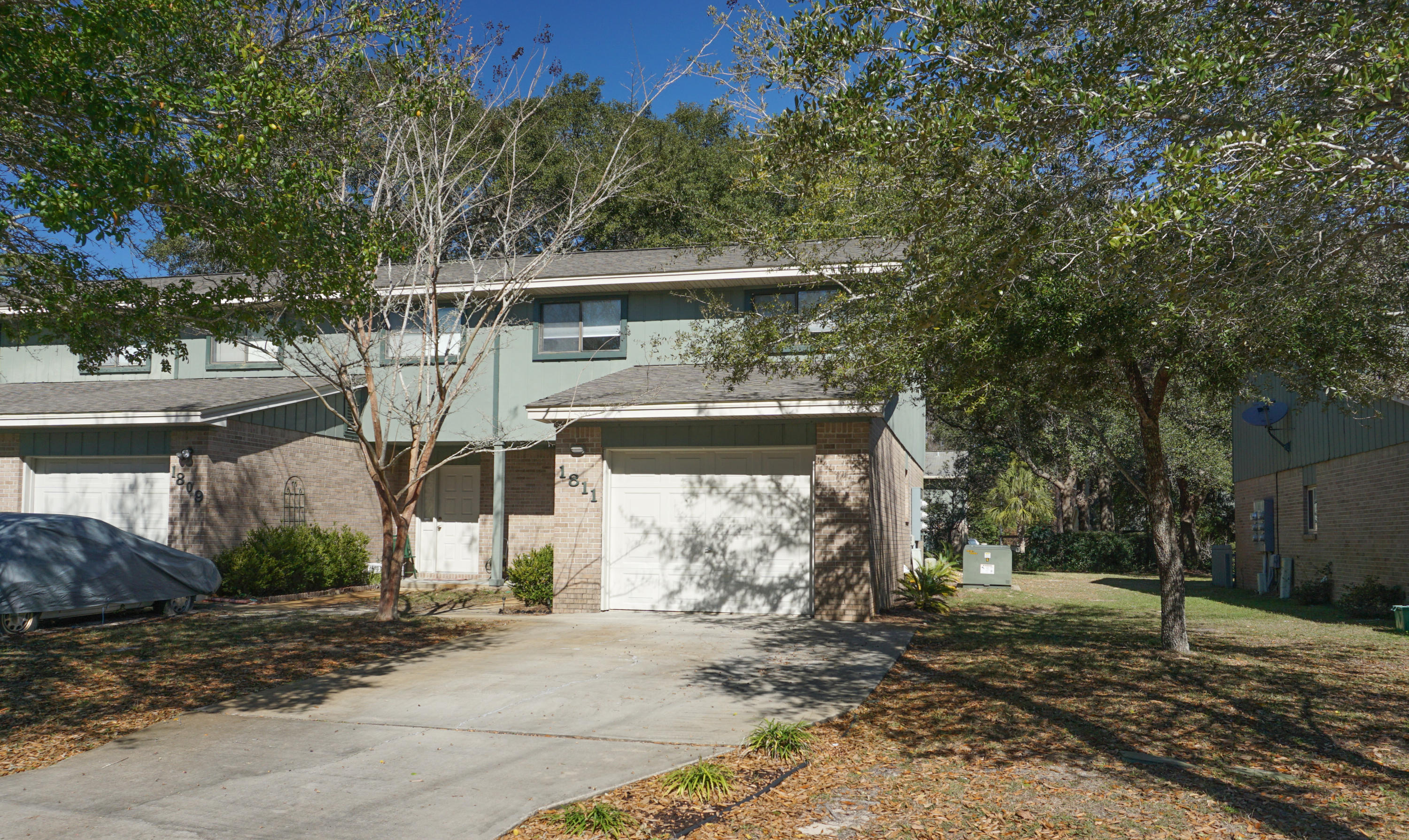 AVAILABLE MARCH 27, 2019!!! This 3 bedroom 2.5 bath town home is nestled in the highly desirable area, conveniently located in the center of Niceville. Bring your boat -- this lovely rental comes with a boat slip! Additional features include but are not limited to bamboo flooring, a corner fireplace with a raised hearth, and plenty of cabinet space in an efficient, u-shaped kitchen. A large, private (shared), landscaped courtyard is easily accessed from the sliding glass doors of the great room, and from there it is a short stroll down to the dock. Small pets may be allowed with homeowner approval. No inside smoking allowed.