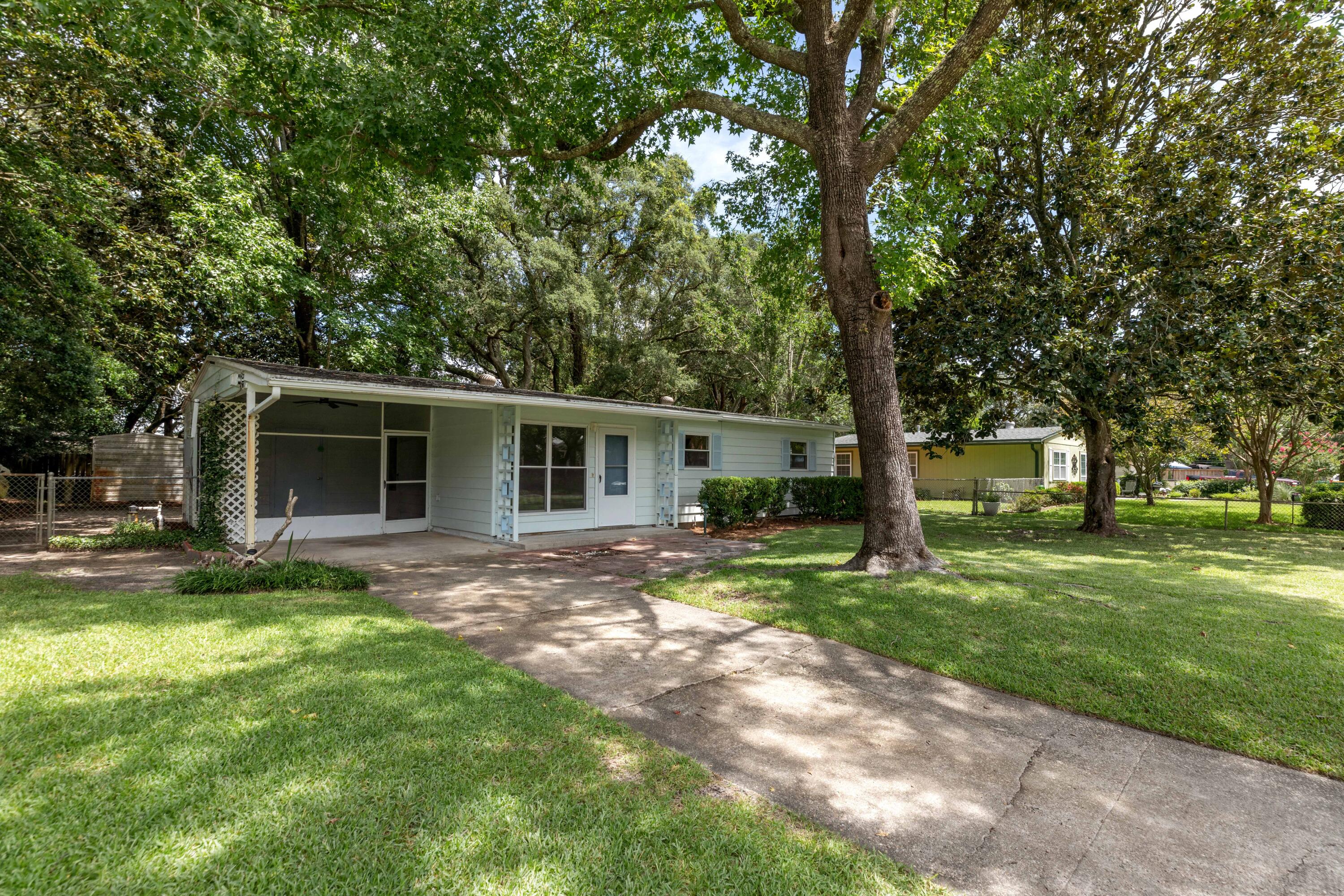 **Charming Remodeled Home in the Heart of Fort Walton Beach!**

Welcome to 505 Sheffield, a beautifully remodeled three-bedroom, one-bathroom home nestled in the center of Fort Walton Beach. This delightful residence has been fully updated and freshly painted, offering a modern and inviting atmosphere from the moment you step inside.

**Key Features:**
- **Three Bedrooms:** Spacious and bright, each bedroom provides a cozy retreat for relaxation.
- **One Bathroom:** Updated with contemporary fixtures and finishes for a fresh, clean look.
- **Fully Remodeled:** Enjoy the benefits of a complete renovation, including new flooring, updated kitchen, and modernized living spaces. - **Freshly Painted:** The interior boasts a fresh coat of paint, creating a clean and welcoming ambiance throughout.
- **Expansive Lot:** Situated on a large lot, there's plenty of space for outdoor activities, gardening, or potential future expansions.
Brand new HVAC system installed!!

This home's prime location puts you in the heart of Fort Walton Beach, with easy access to local amenities, shopping, dining, and entertainment. Don't miss the opportunity to make this stunning property your new home!