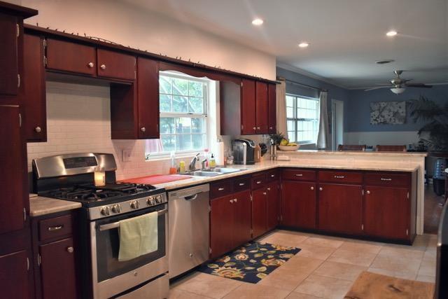 WOODLAND SHORES - Residential Lease
