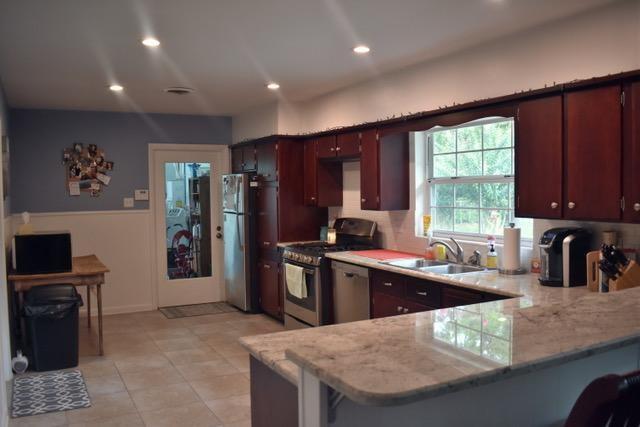 WOODLAND SHORES - Residential Lease