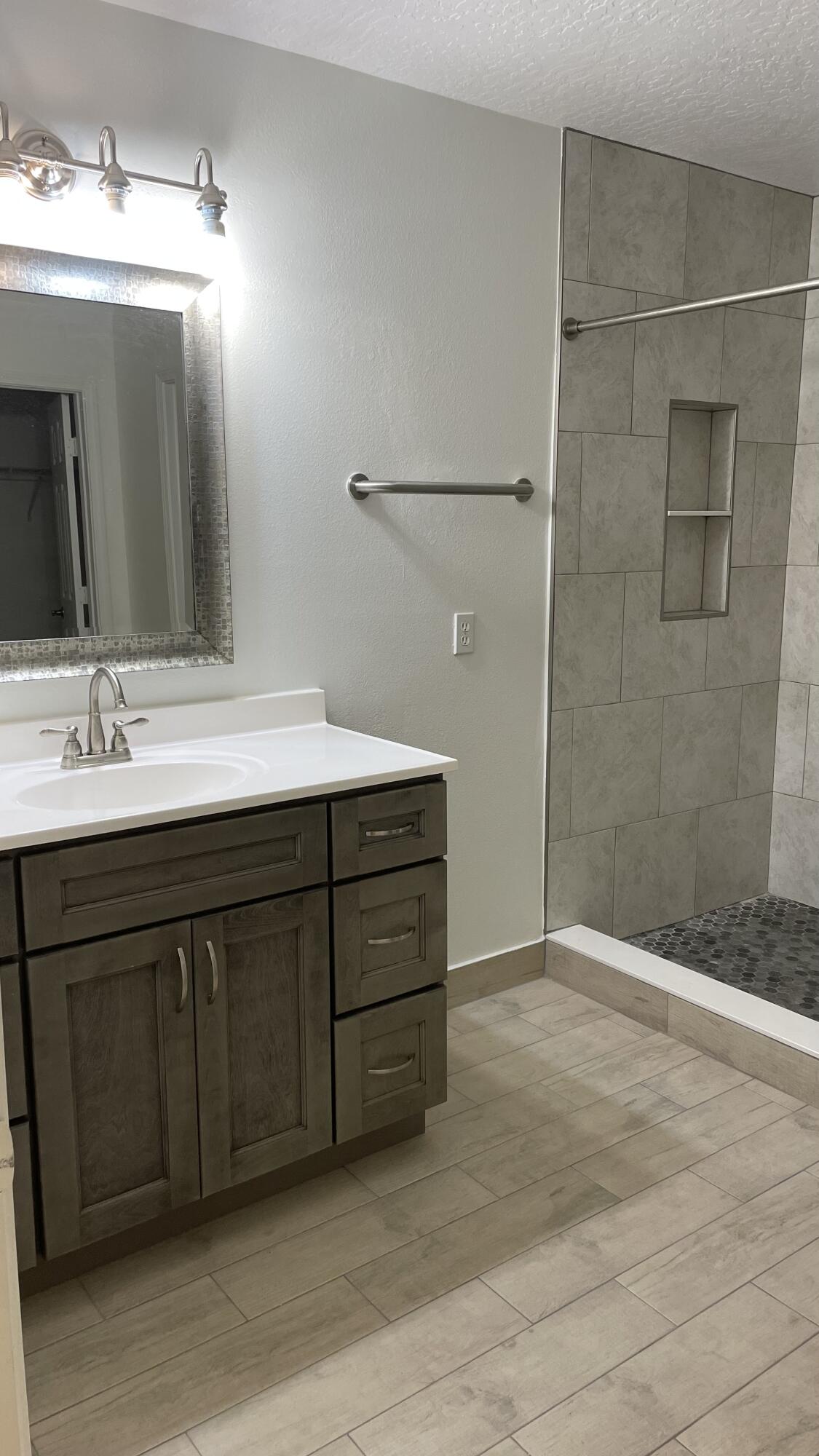 NAVARRE S/D 2ND ADDN - Residential Lease