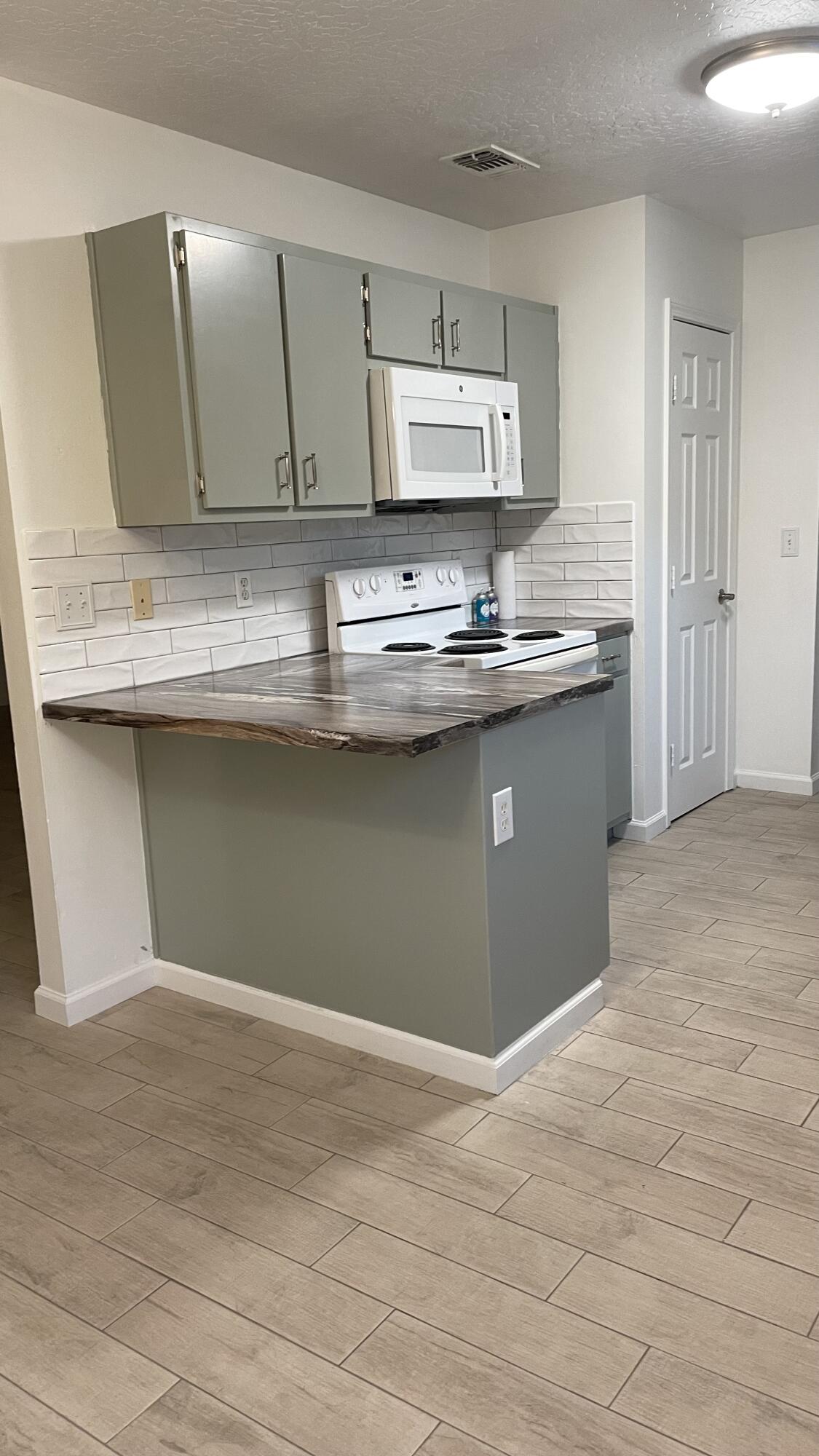 NAVARRE S/D 2ND ADDN - Residential Lease