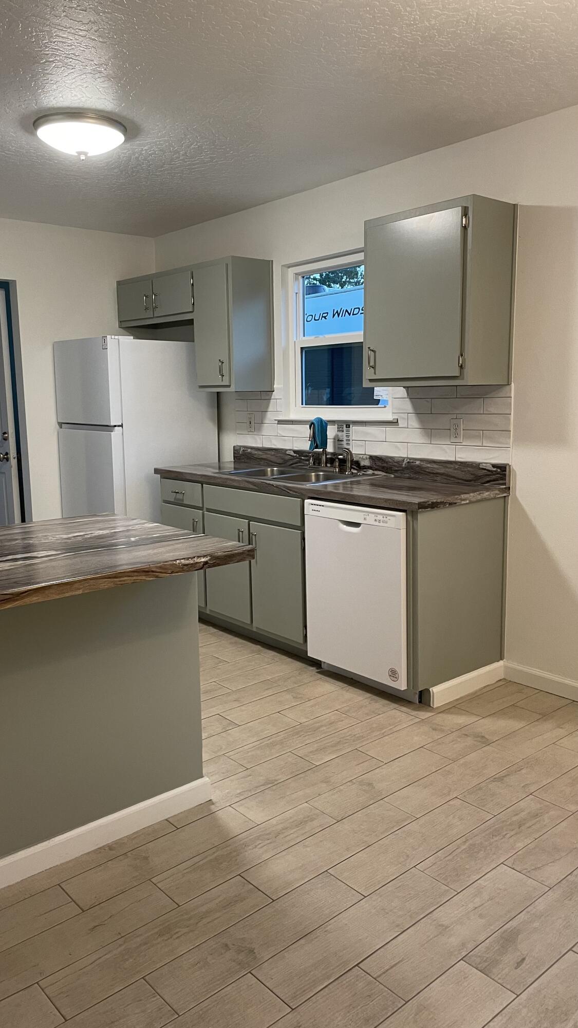 NAVARRE S/D 2ND ADDN - Residential Lease