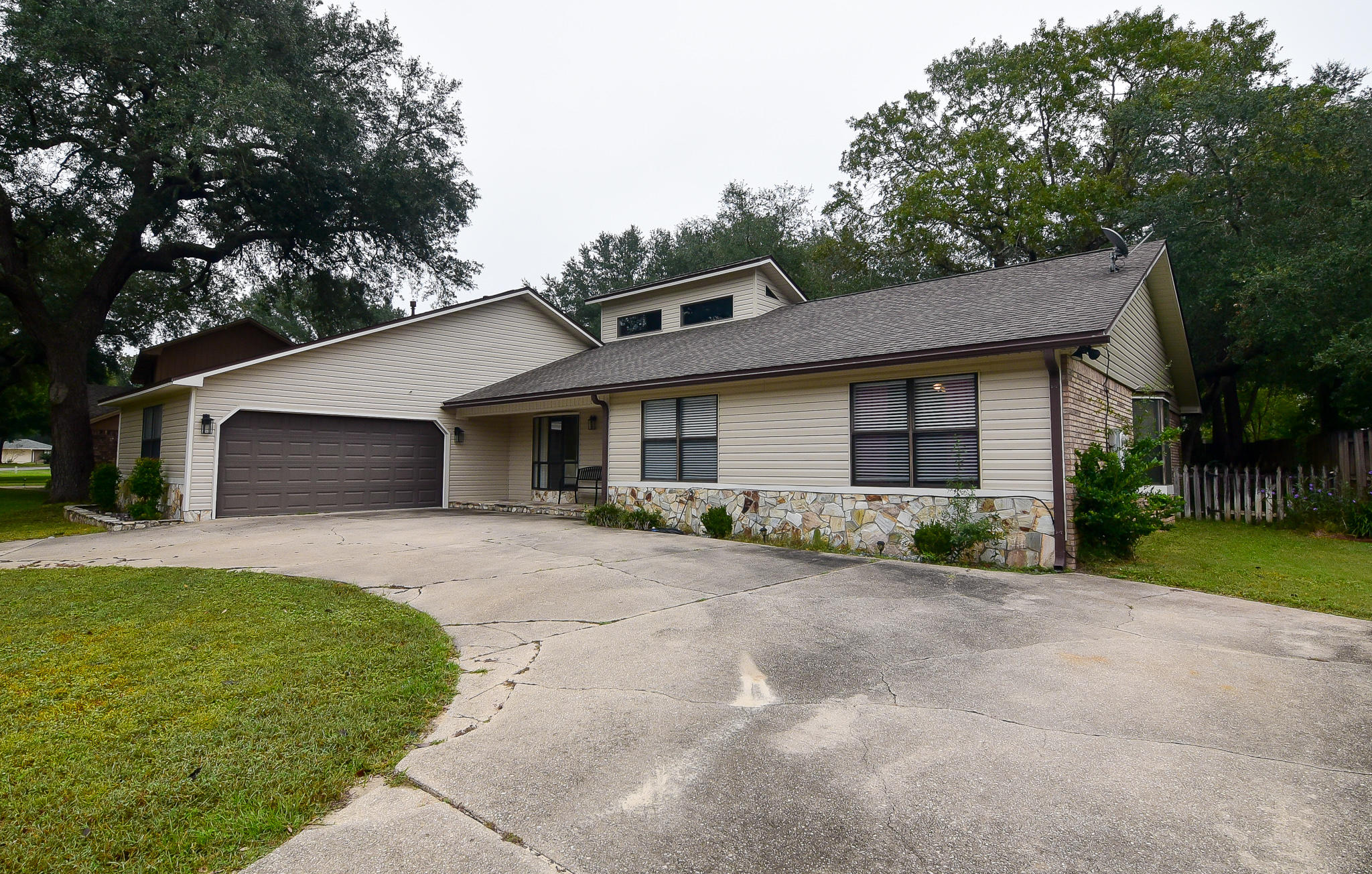 ROCKY BAYOU COUNTRY CLUB ESTATES 4 - Residential