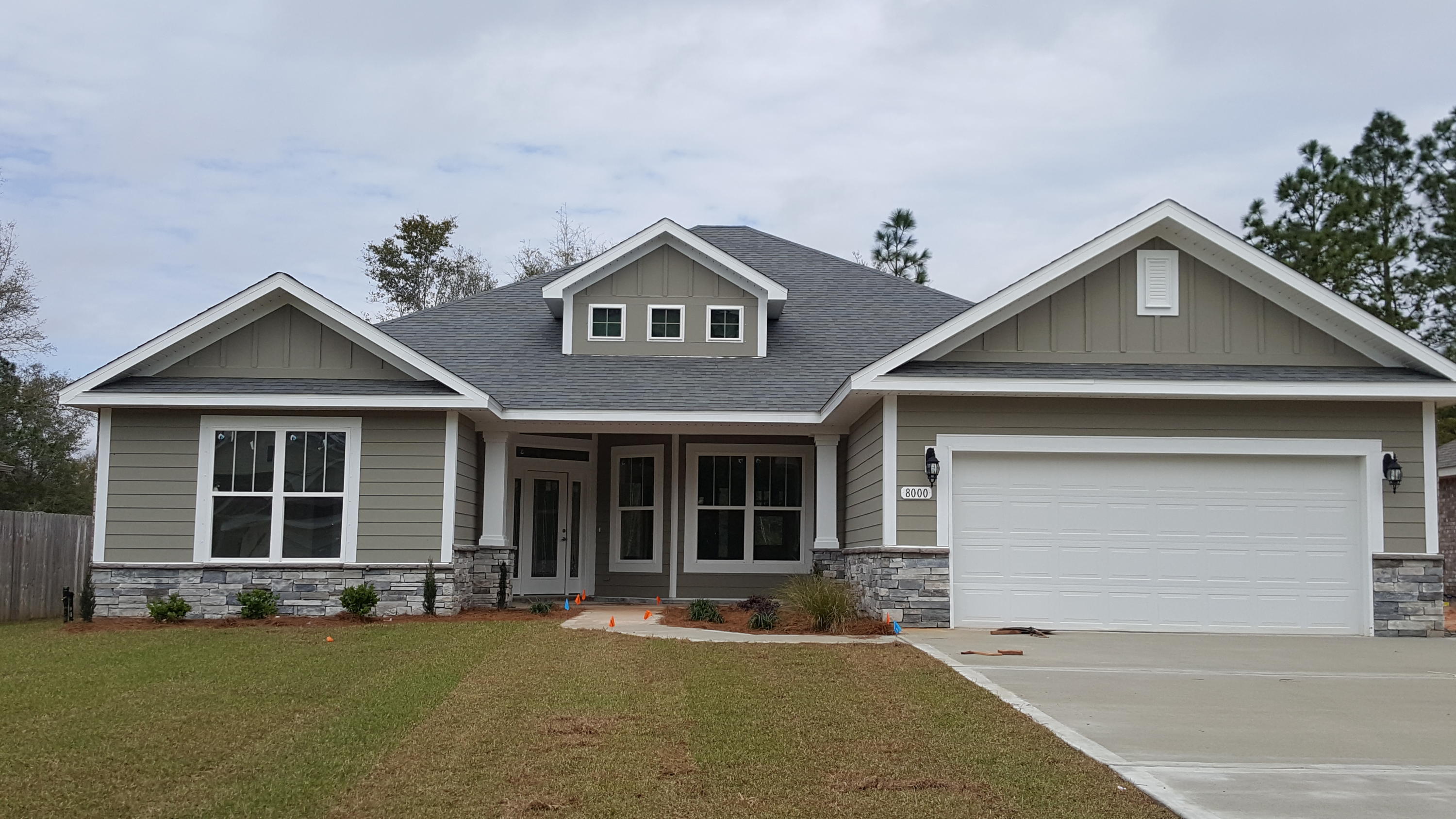 NEW BUILD IN THE PRESERVE IN MILTON! -Wide open floor plan with 10 foot ceilings-stainless steel appliances and granite counter tops in kitchen-covered front porch and lanai-large master suite with dual vanities, garden tub and separate shower-ceiling fans -low E tilt in  windows for easy cleaning--sodded front, side and back yards with sprinkler system featuring Rain Bird sensor and automatic timer-half acre lot. The Preserve is convenient to I10, less than 30 minutes to Navarre Beaches, downtown Pensacola and the Cordova Mall.
  All lots in The Preserve are on public water and sewer, NO SEPTIC TANKS, and there is plenty of room in the back yard to put a pool, shed or workshop or to store your RV, boat and other toys. Come by our model @ 4994 Red oak Drive Milton FL in The Preserve for a