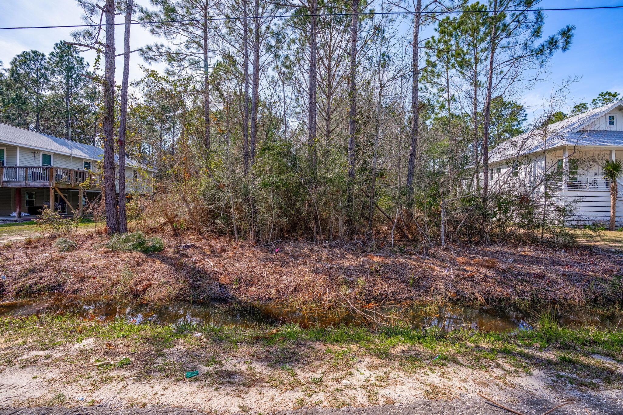 NO RECORDED SUBDIVISION - Land