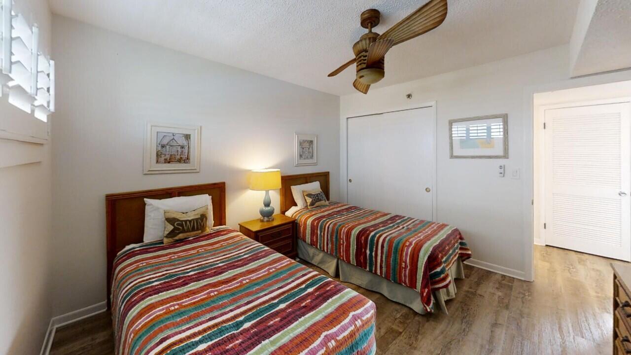 ISLANDER CONDO PH 2 - Residential