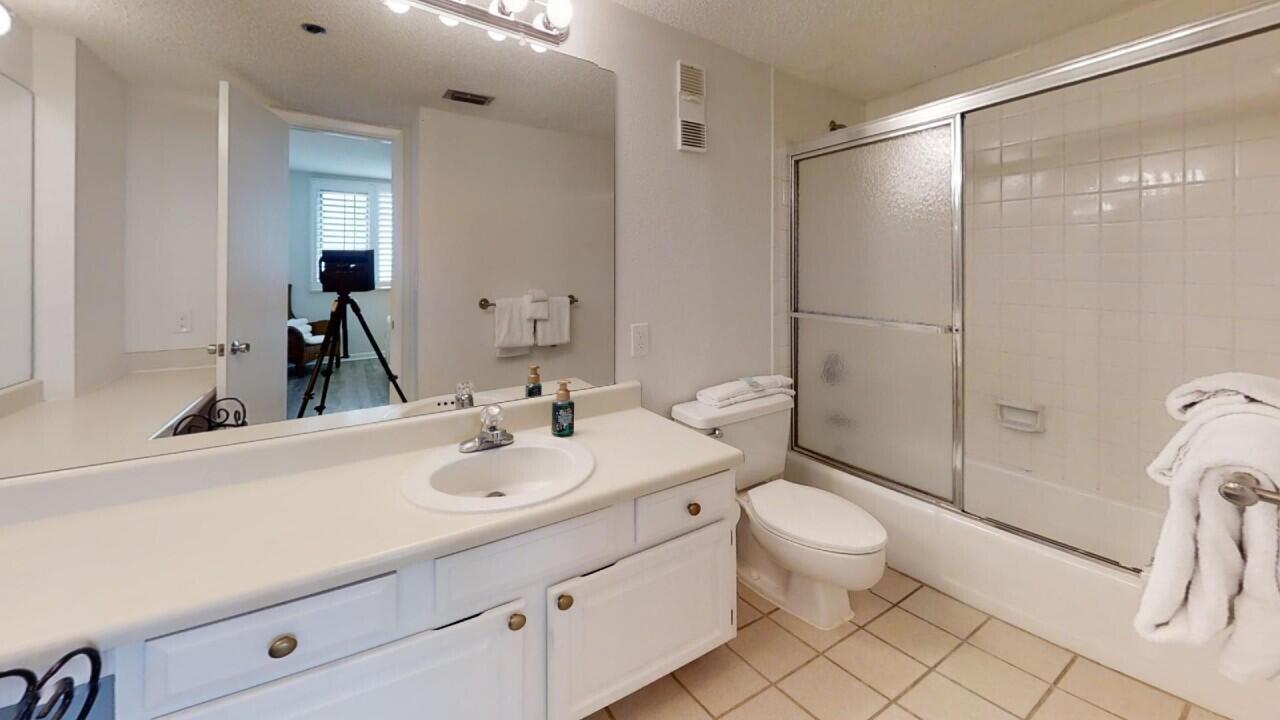 ISLANDER CONDO PH 2 - Residential