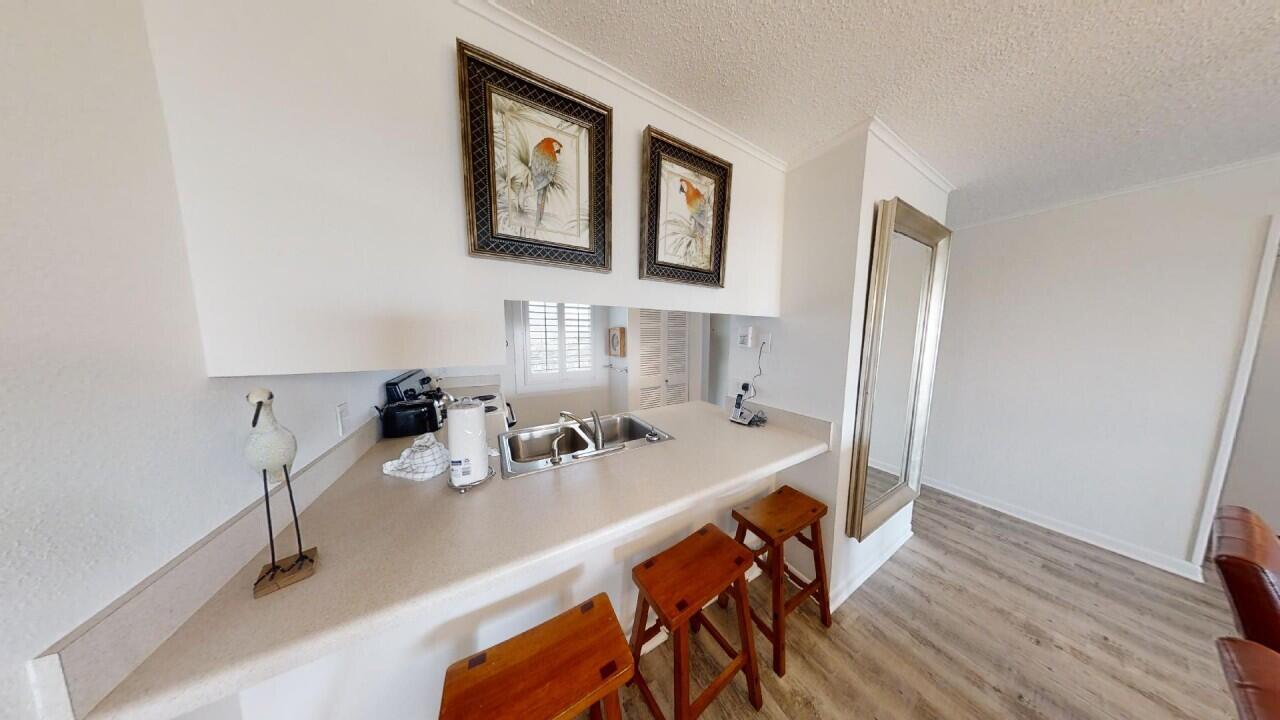 ISLANDER CONDO PH 2 - Residential