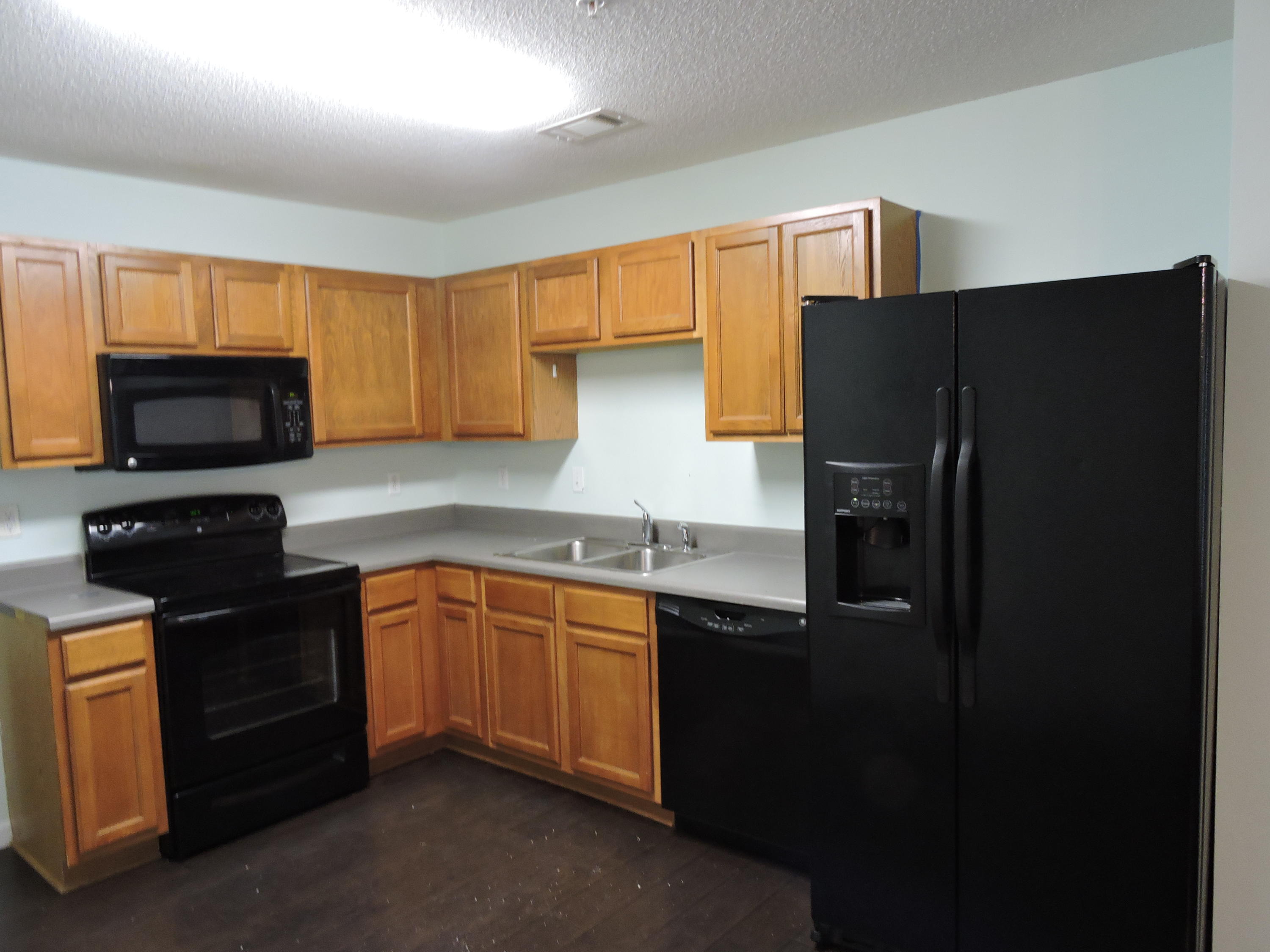 ROLLING PINES - Residential Lease