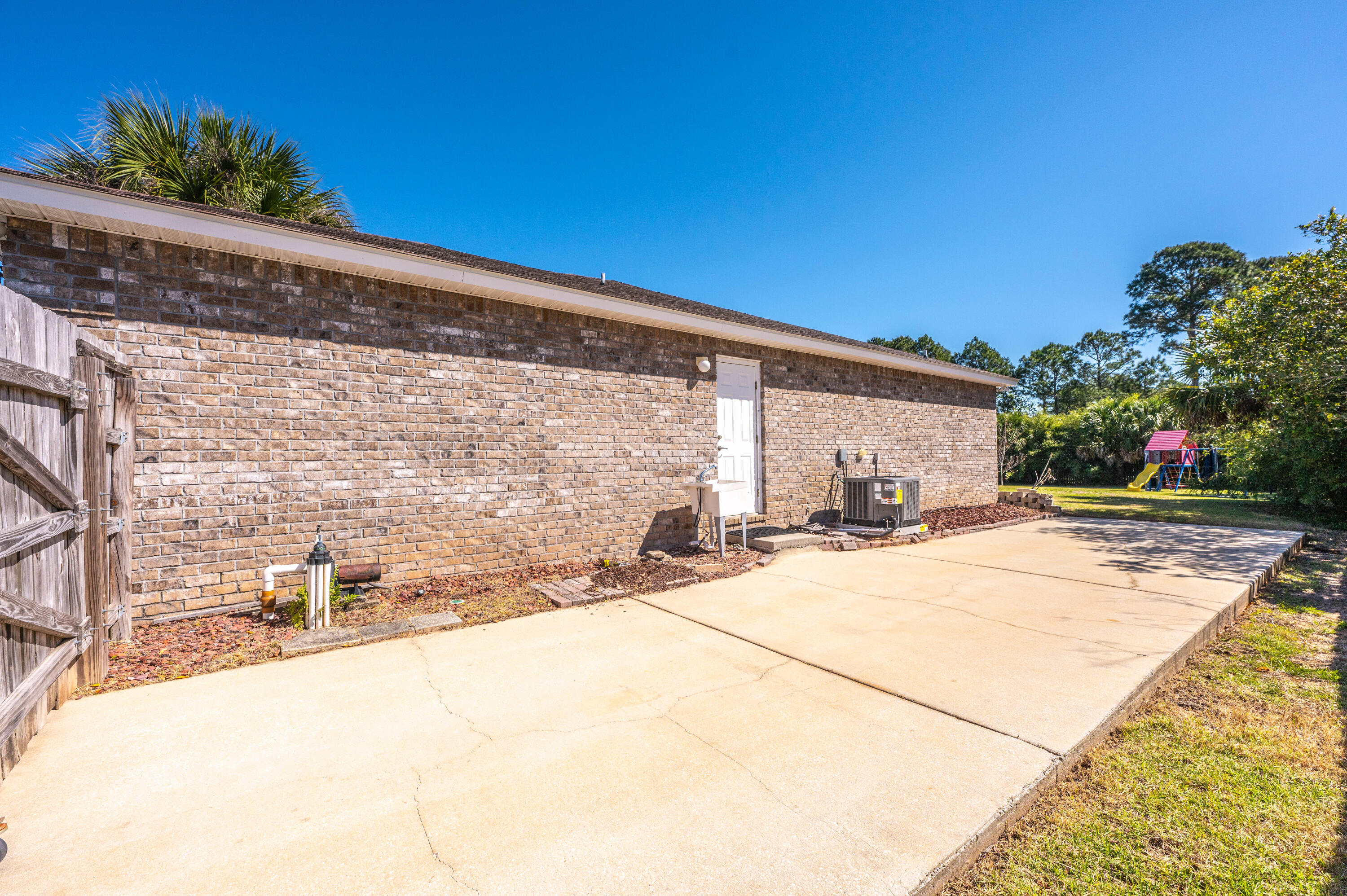Navarre 2nd Add Lot 26 Blk 20 As Des In OR 2557 PG 1469 - Residential