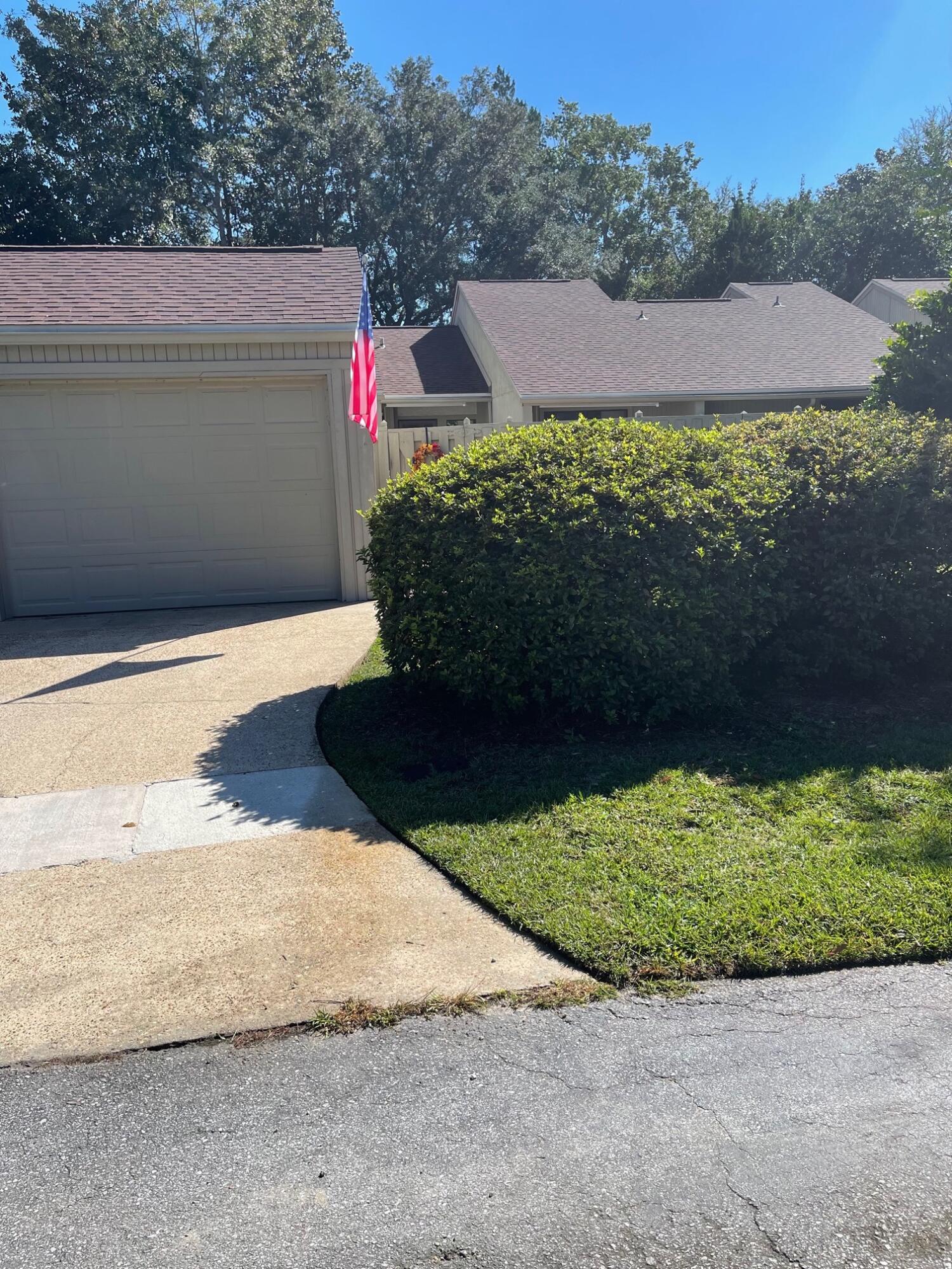 MORE PHOTOS TO COME.

The perfect townhome in the perfect community of Bluewater Bay. Bluewater Bay amenities included but not limited to a marina, pools, golf, restaurants and tennis courts. Desirable end unit w/garage. This 2 bed, 2 bath home with updates including custom, beveled solid wood cabinets throughout. Updated kitchen with custom pull-out cabinets and drawers. The extra tall ceiling in the living room gives a nice open feel to the space. The living room also has built in bookshelves and a wood burning fireplace. Off the living room is an enclosed patio space. Both bedrooms are spacious with large walk-in closets.  Stress-free living as the HOA covers the roof or painting the outside of the home! Roof 2019, HVAC 2009, water heater 2003. Call now to schedule your showing!