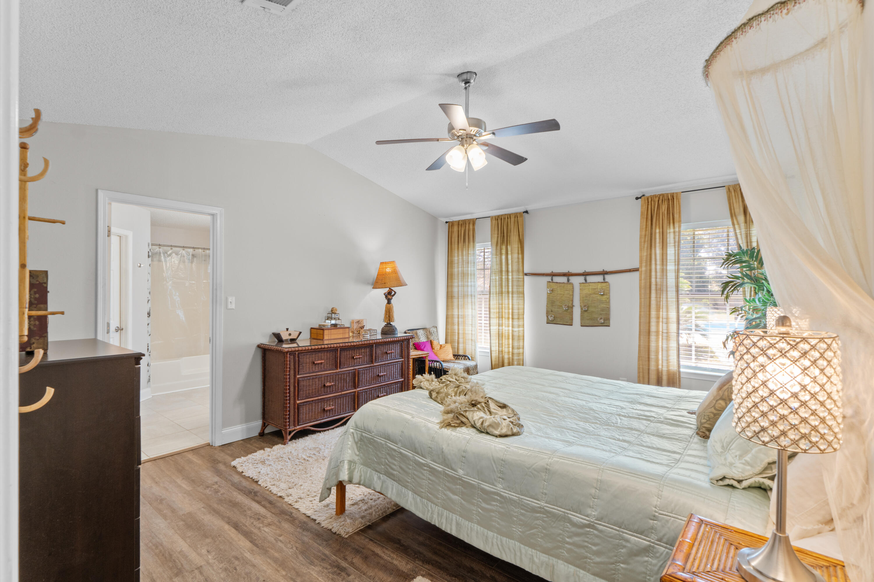 WOODRIDGE MANOR - Residential
