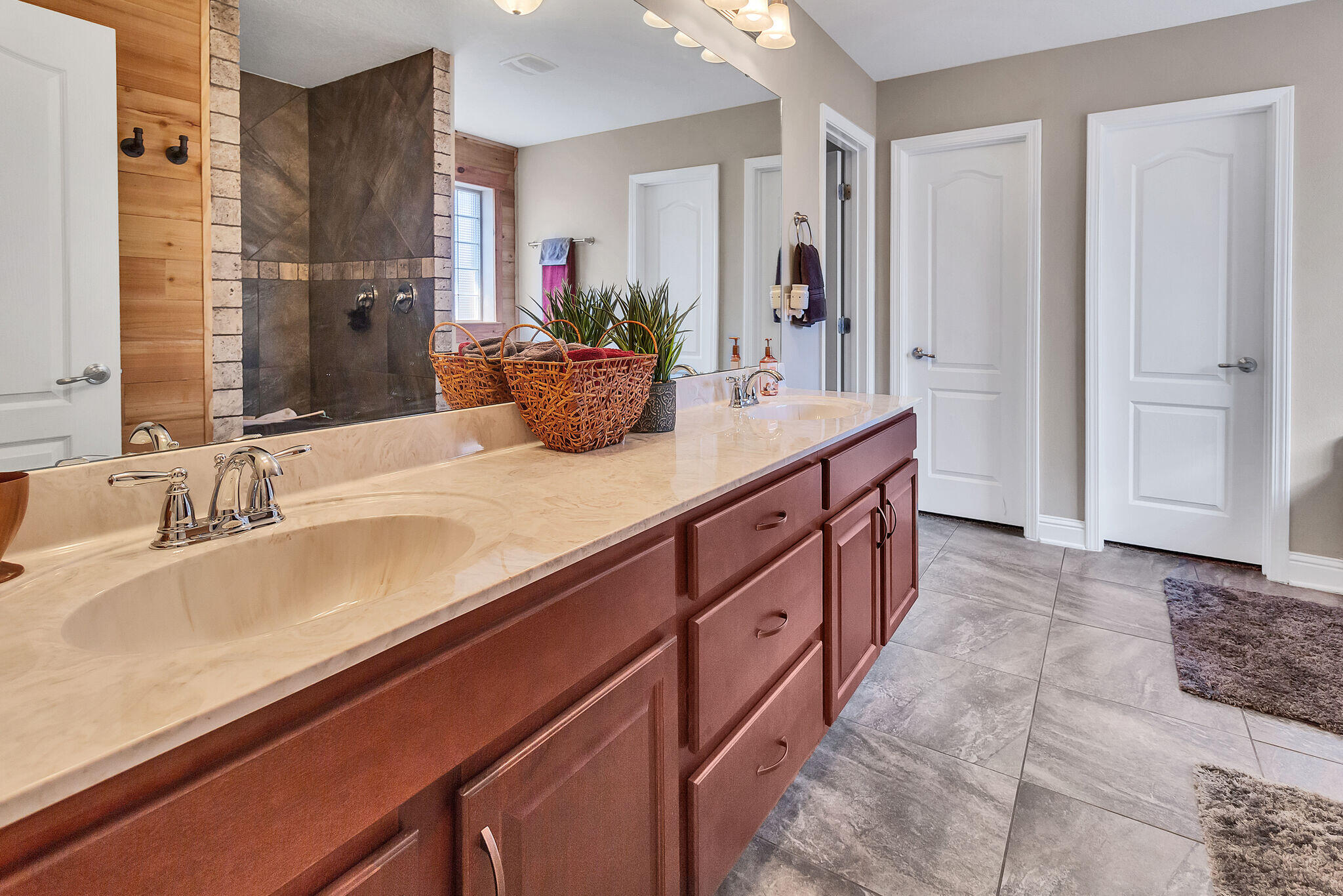 BROOKE ESTATES PH III - Residential Lease