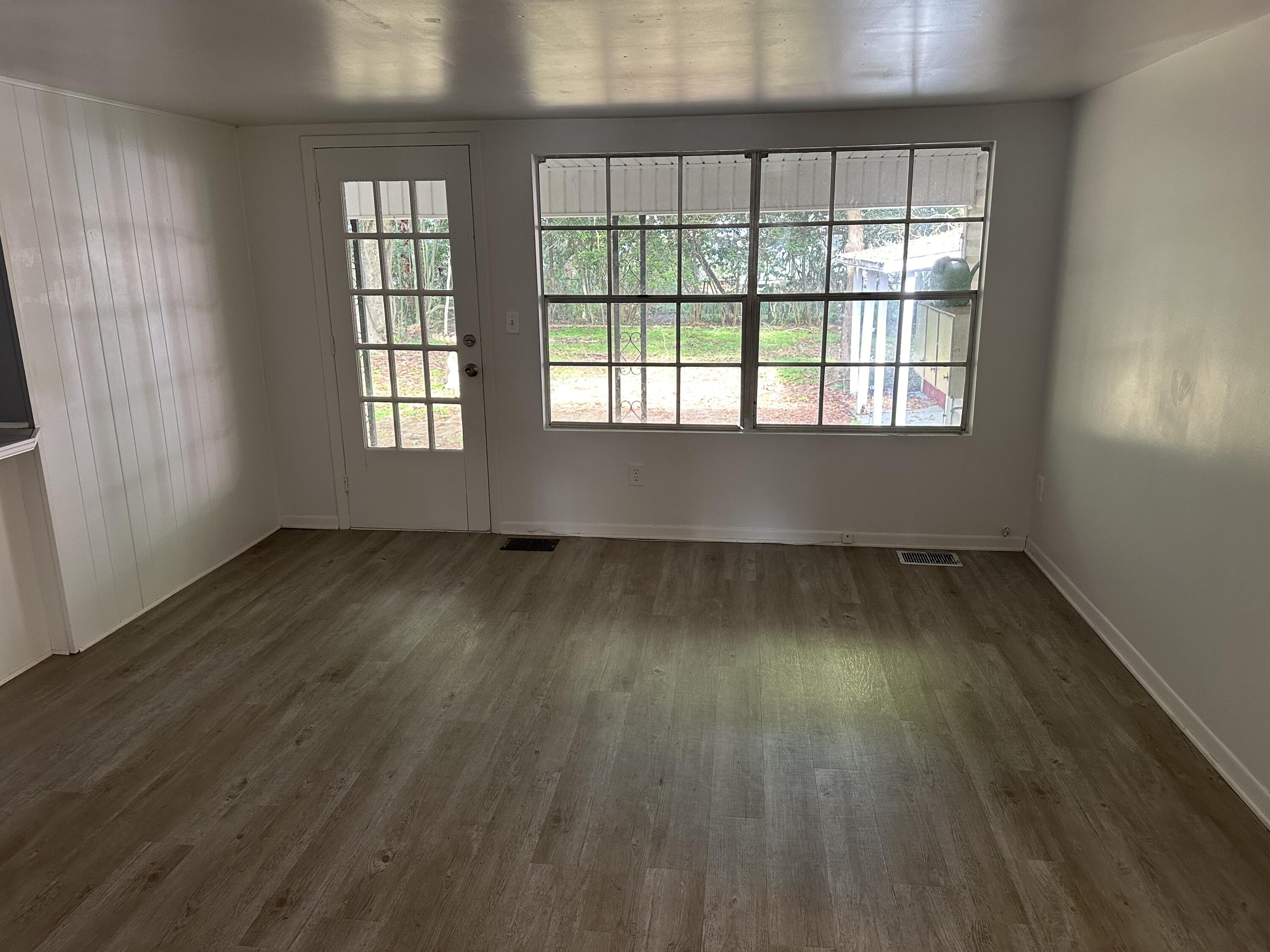 GARNIERS BEACH - Residential Lease
