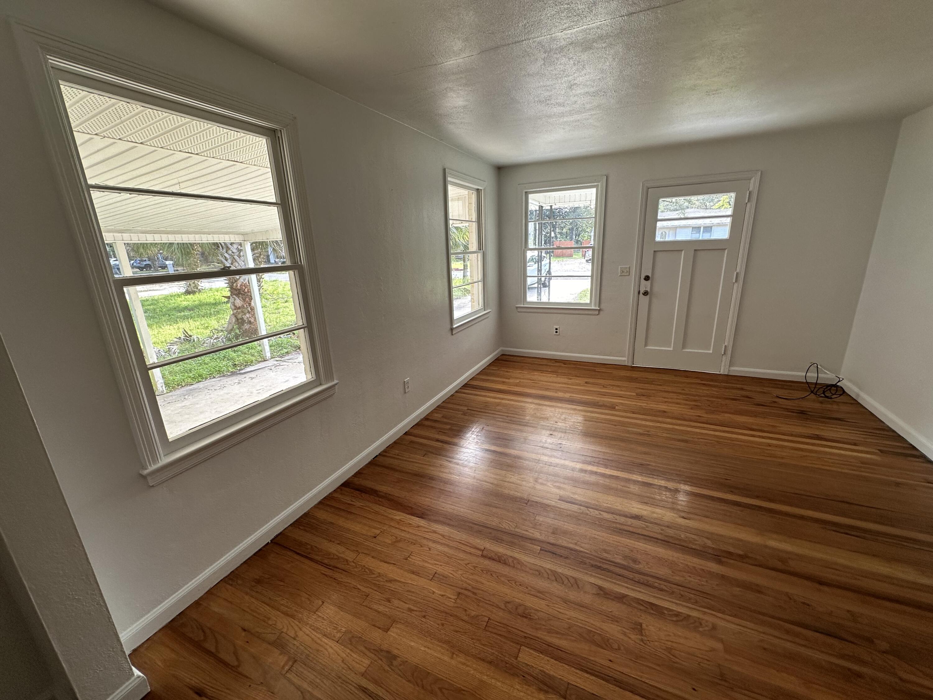 GARNIERS BEACH - Residential Lease