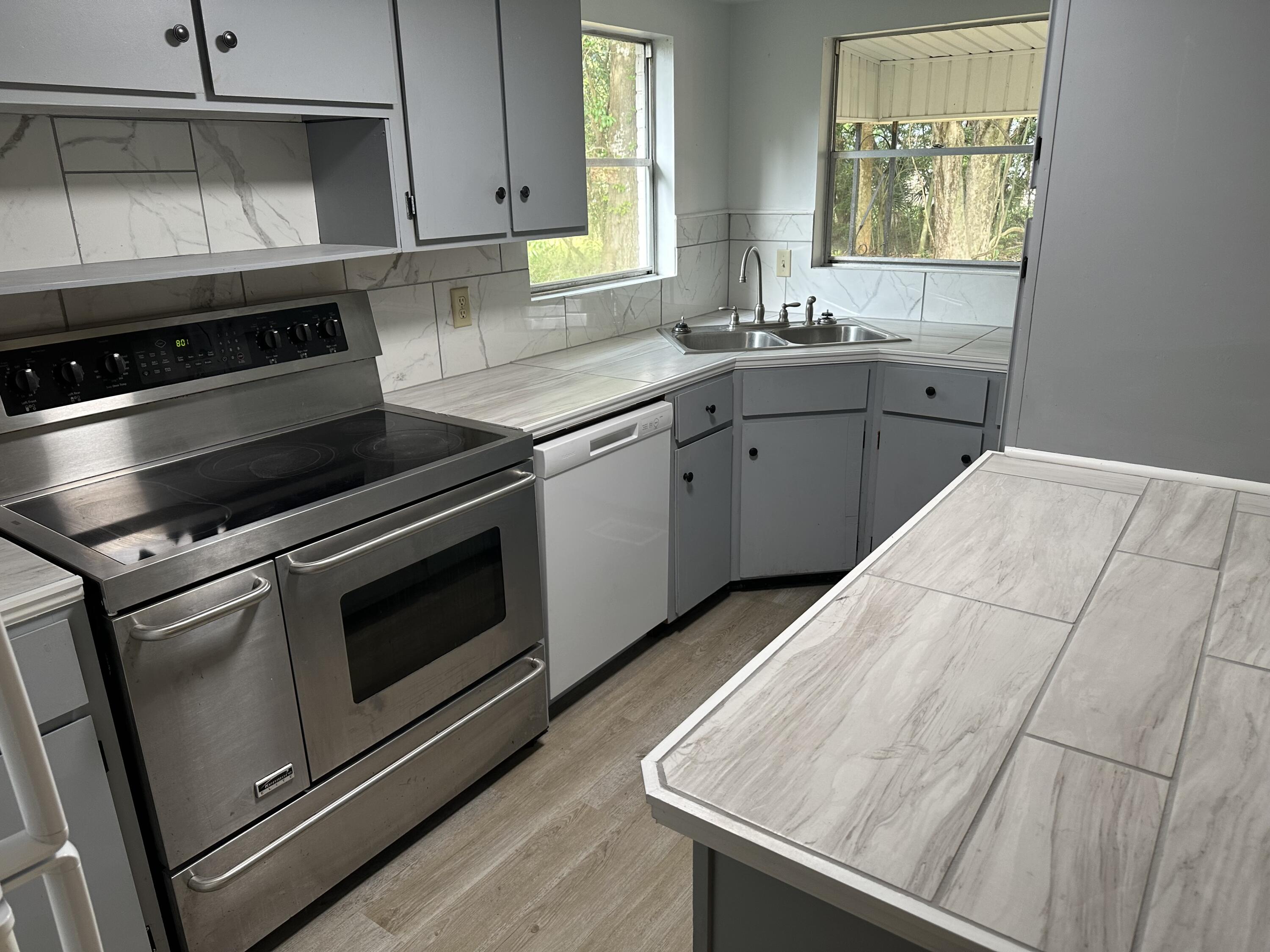 GARNIERS BEACH - Residential Lease