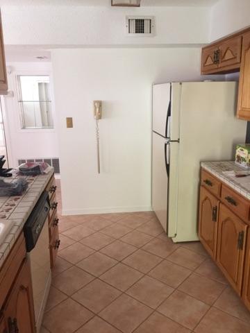 DONLABROOK GARDYNS - Residential Lease