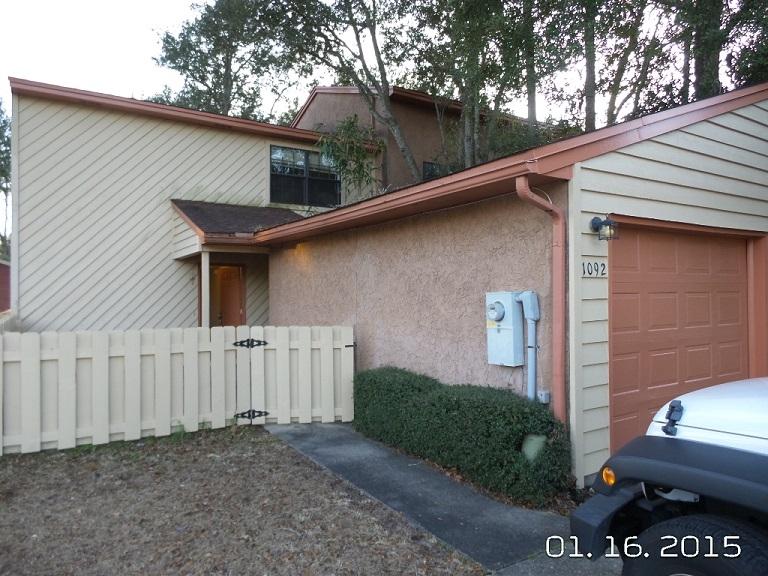 Very nice end unit townhome in Green Arbor. Balcony off the master bedroom. Large kitchen with enough room for a breakfast table. Inside laundry area. The front yard is fenced. 1 car garage separate from the home.