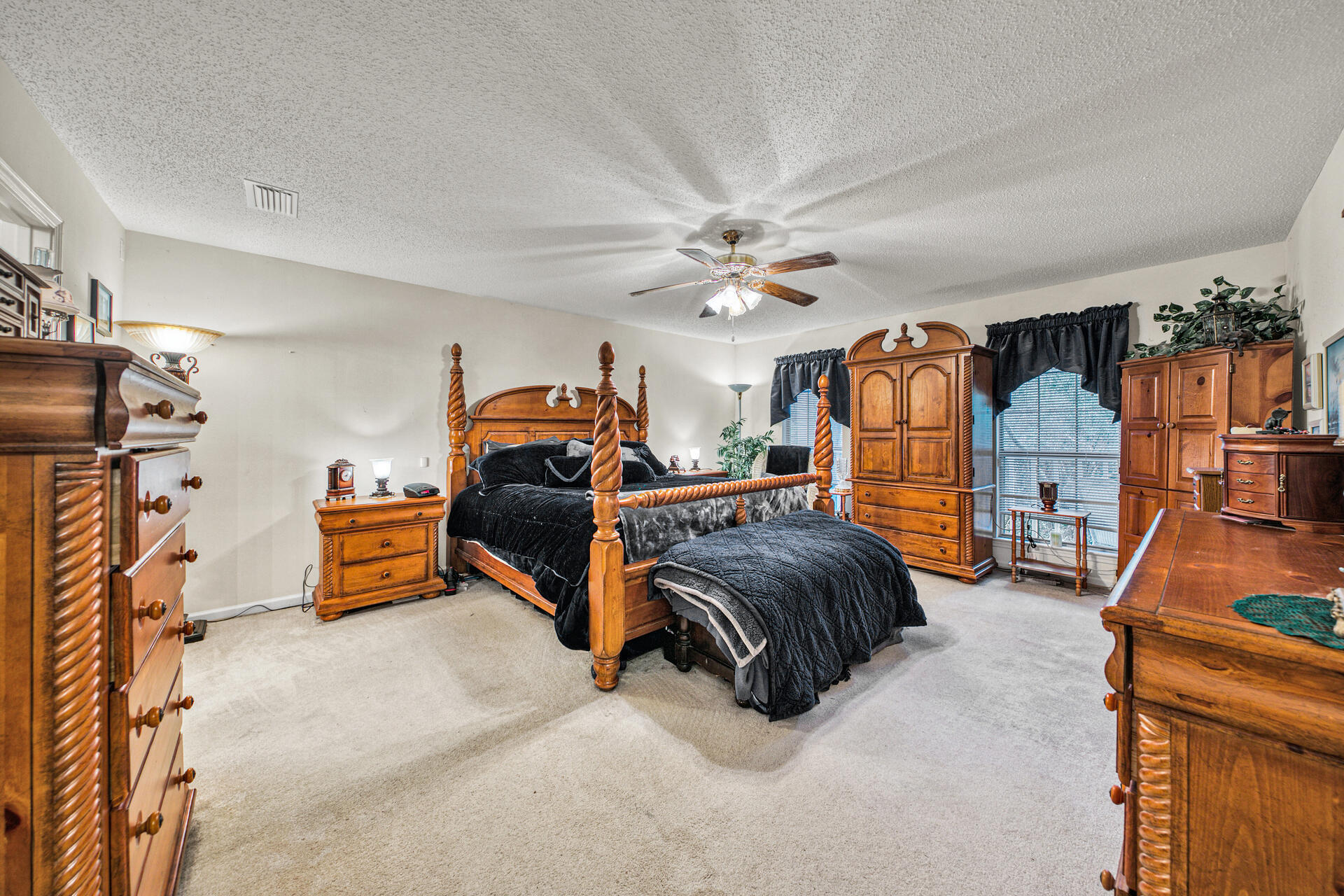 COUNTRY CLUB ESTATES - Residential