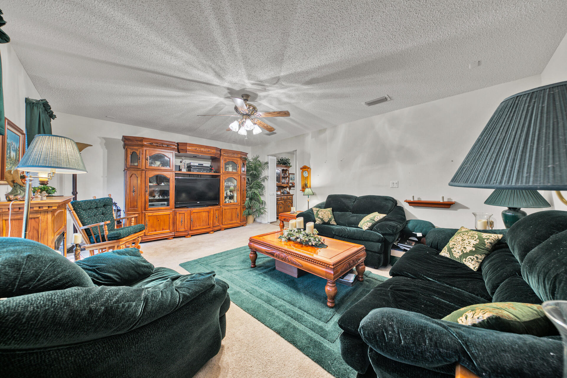 COUNTRY CLUB ESTATES - Residential