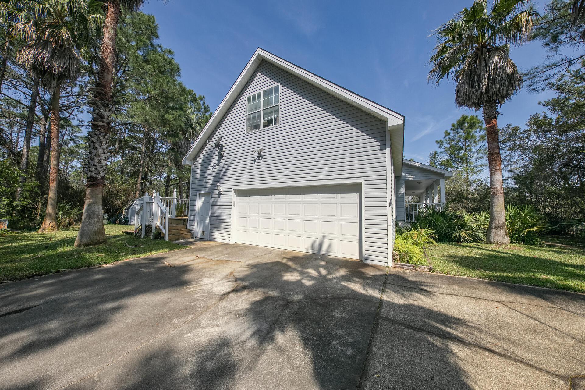 COUNTRY CLUB ESTATES - Residential