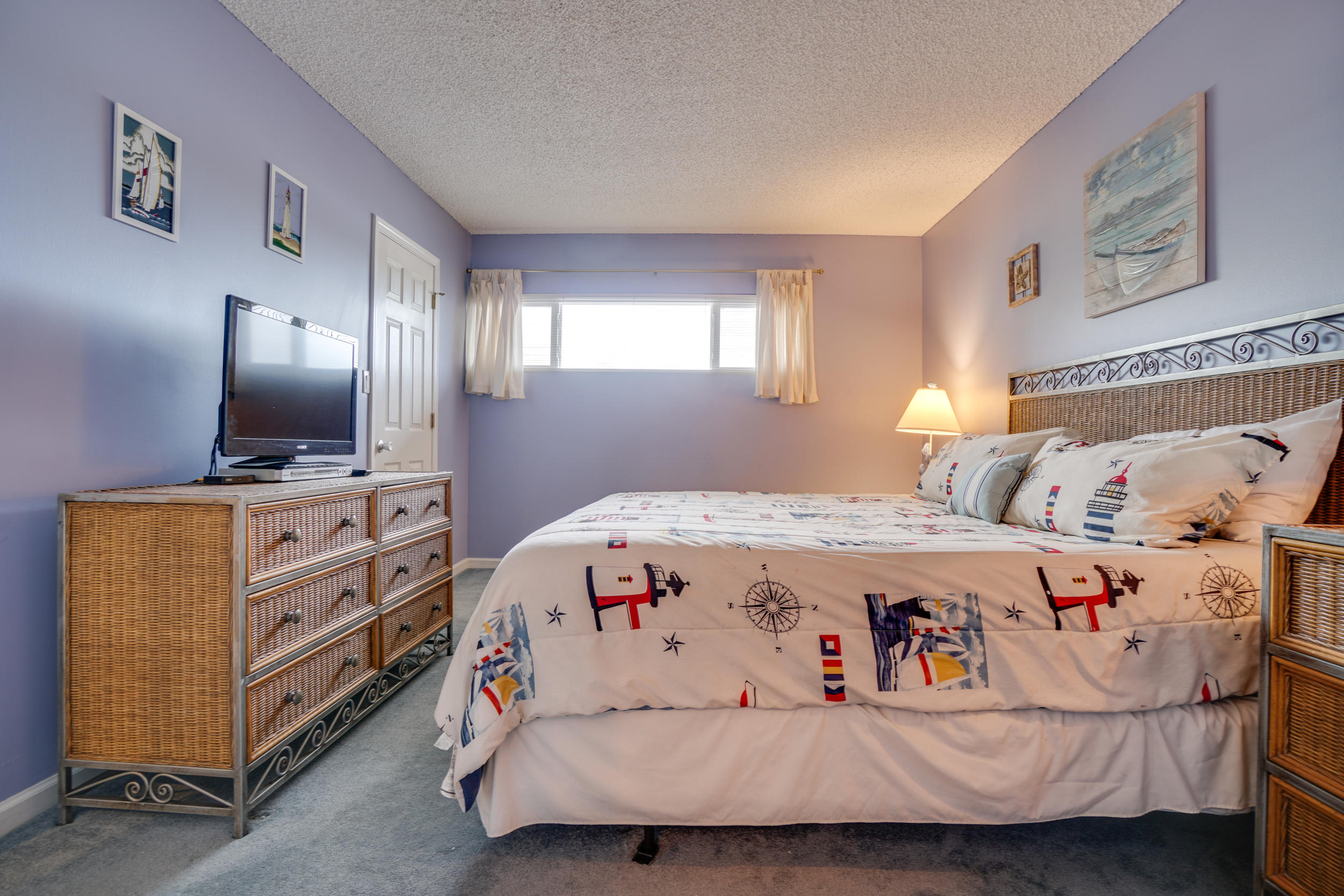 HOLIDAY SURF & RACQUET - Residential