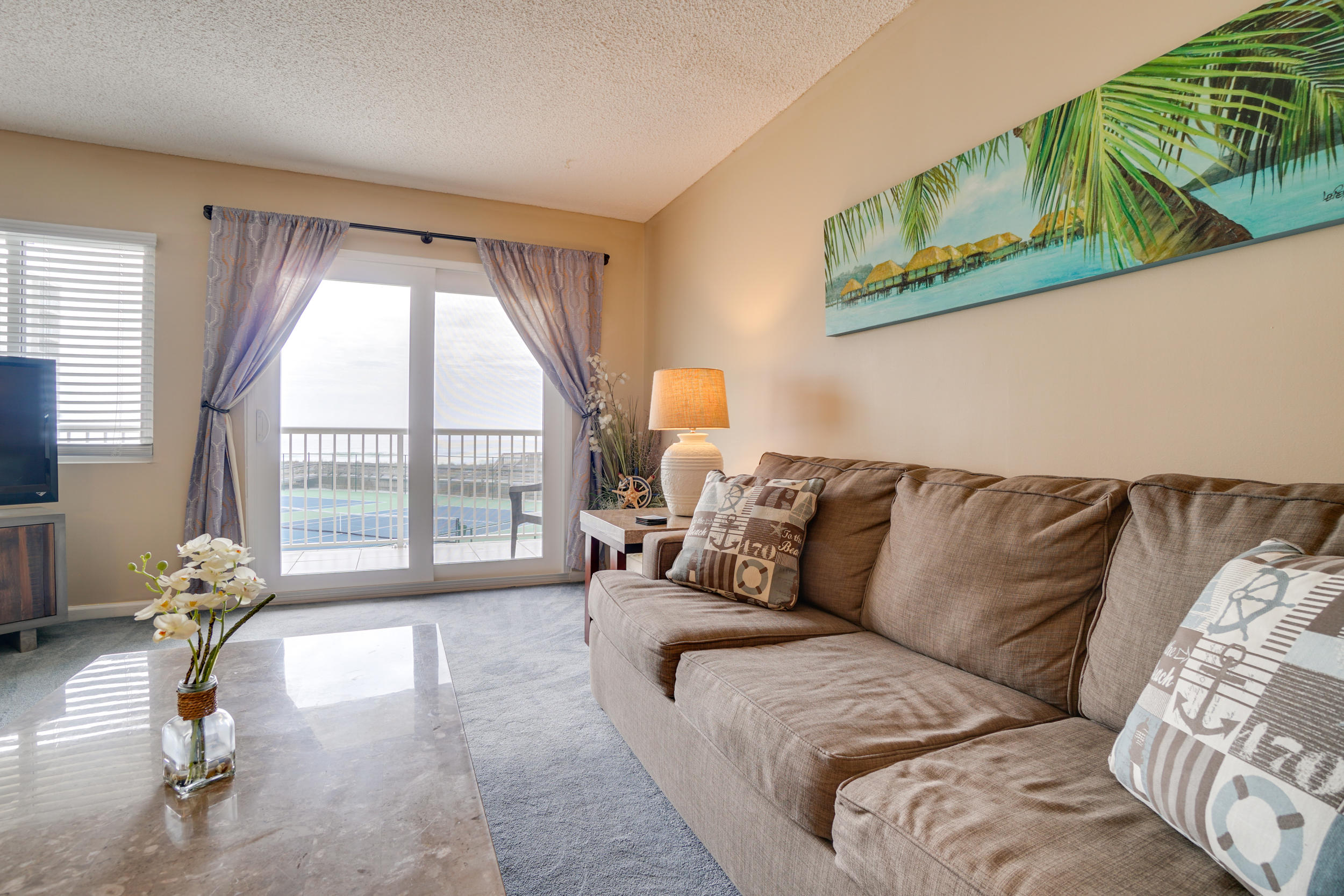 Step inside this quaint, second floor, 1 bedroom condo located just steps to the white sands and the Gulf of Mexico! Enjoy the beautiful beaches of Destin from this condo which has been well maintained and features tile in the kitchen and bathroom. Holiday Surf & Racquet Club has tennis courts, shuffle board, boardwalk, his and hers exercise rooms, beautiful lobby, landscaping throughout the complex and game room. Do not miss out on this fantastic rental condo!