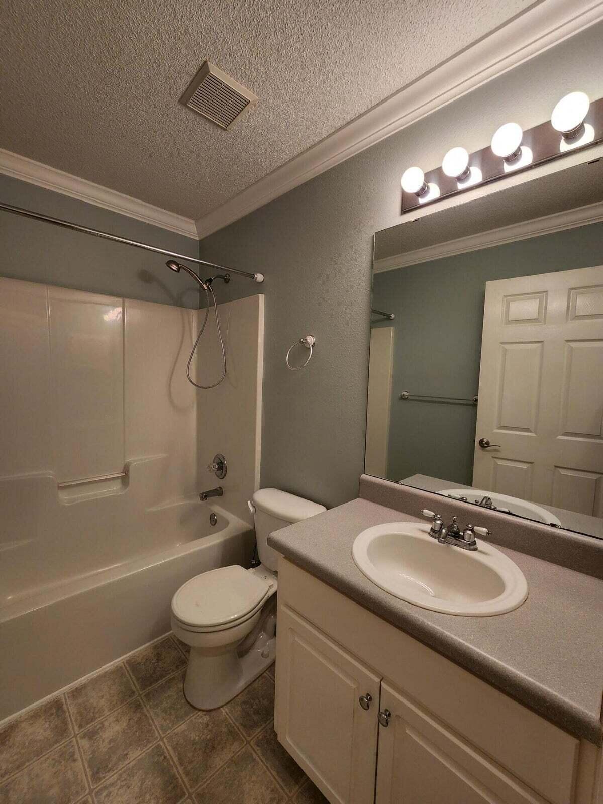 CREETWOODS - Residential Lease