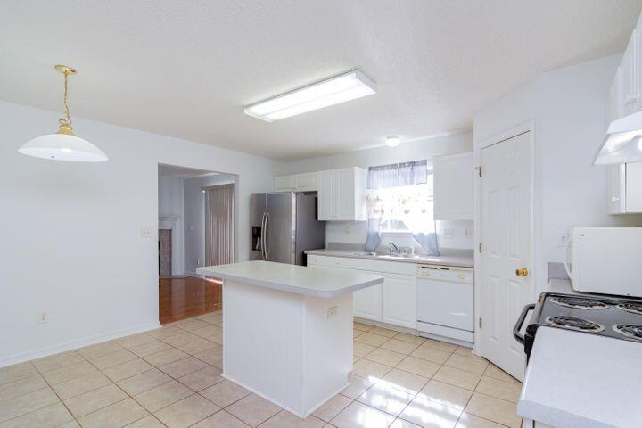 WESTVIEW ESTATES PH 1 - Residential Lease