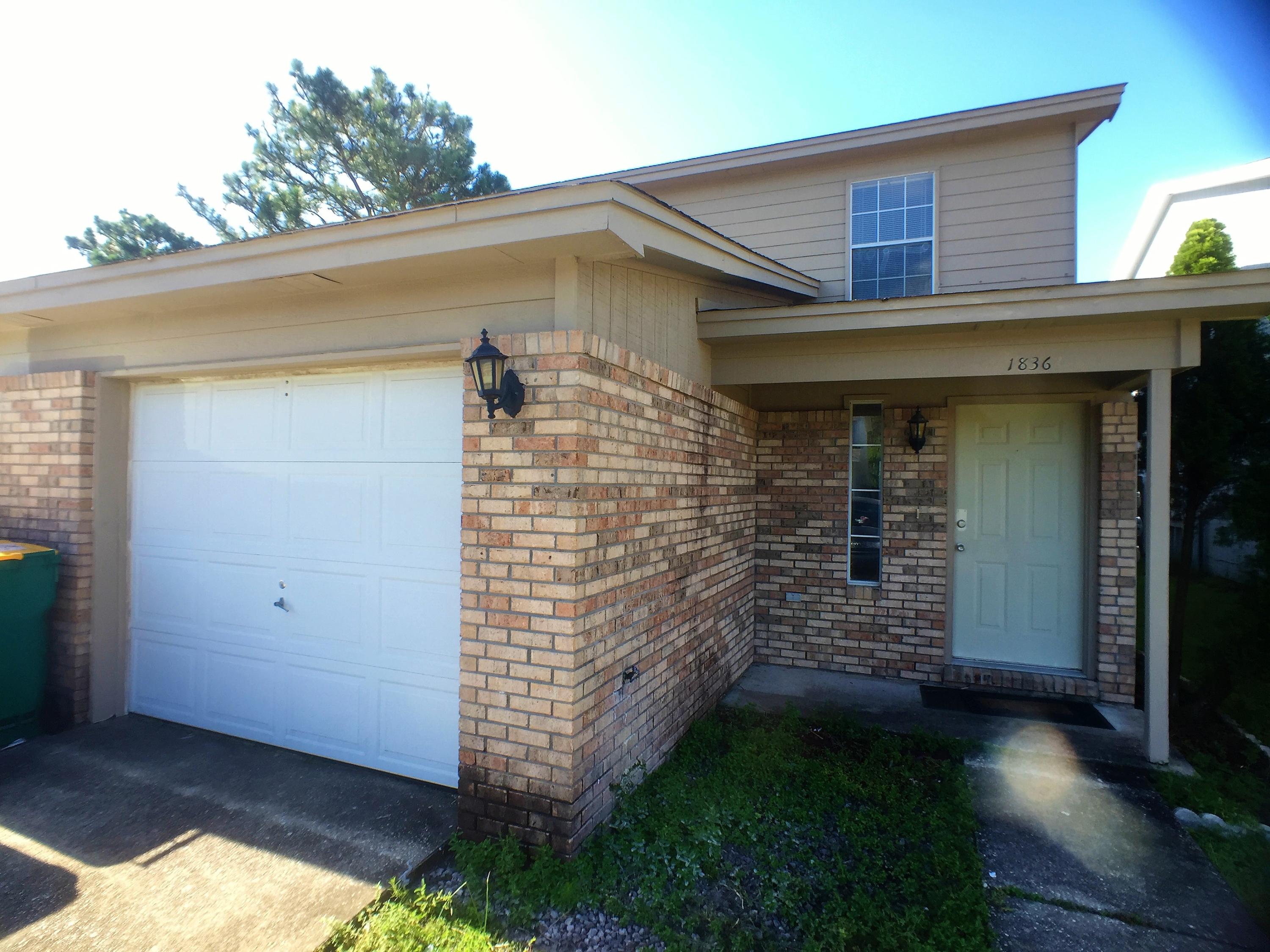 *MILITARY SPECIAL: $100 OFF MONTHLY RENT* You will delight in living in this wonderful unfurnished Fort Walton Beach rental townhome. This 3BR/2.5BA townhome is quite spacious and has a great split floor plan. The master bedroom is located on the first floor, while the other two rooms can be found upstairs. Additional amenities add terrific touches to this rental include washer/dryer connections, single car garage and a great fenced in back yard. This rental is pet friendly with approval and deposit.
This home is located near Green Acres Road and is convenient to both bases, area shopping, restaurants and much more.