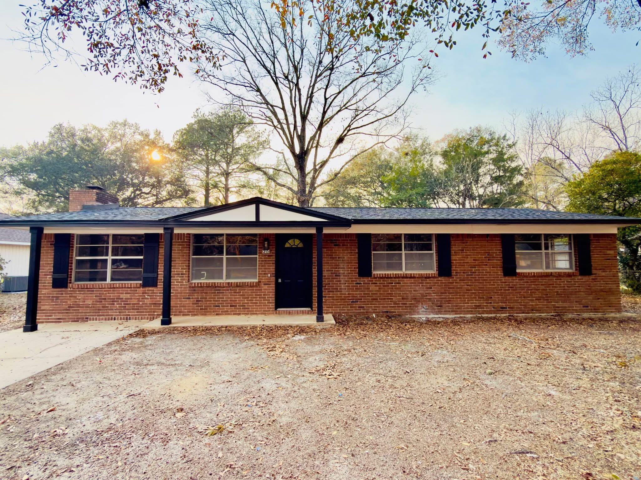 Seller offering $5,000 toward closing costs. This Beautifully remodeled home is conveniently located near schools, shopping, and city parks. Home has a new roof (2025) new water heater, new LVP flooring, new kitchen cabinets and appliances.