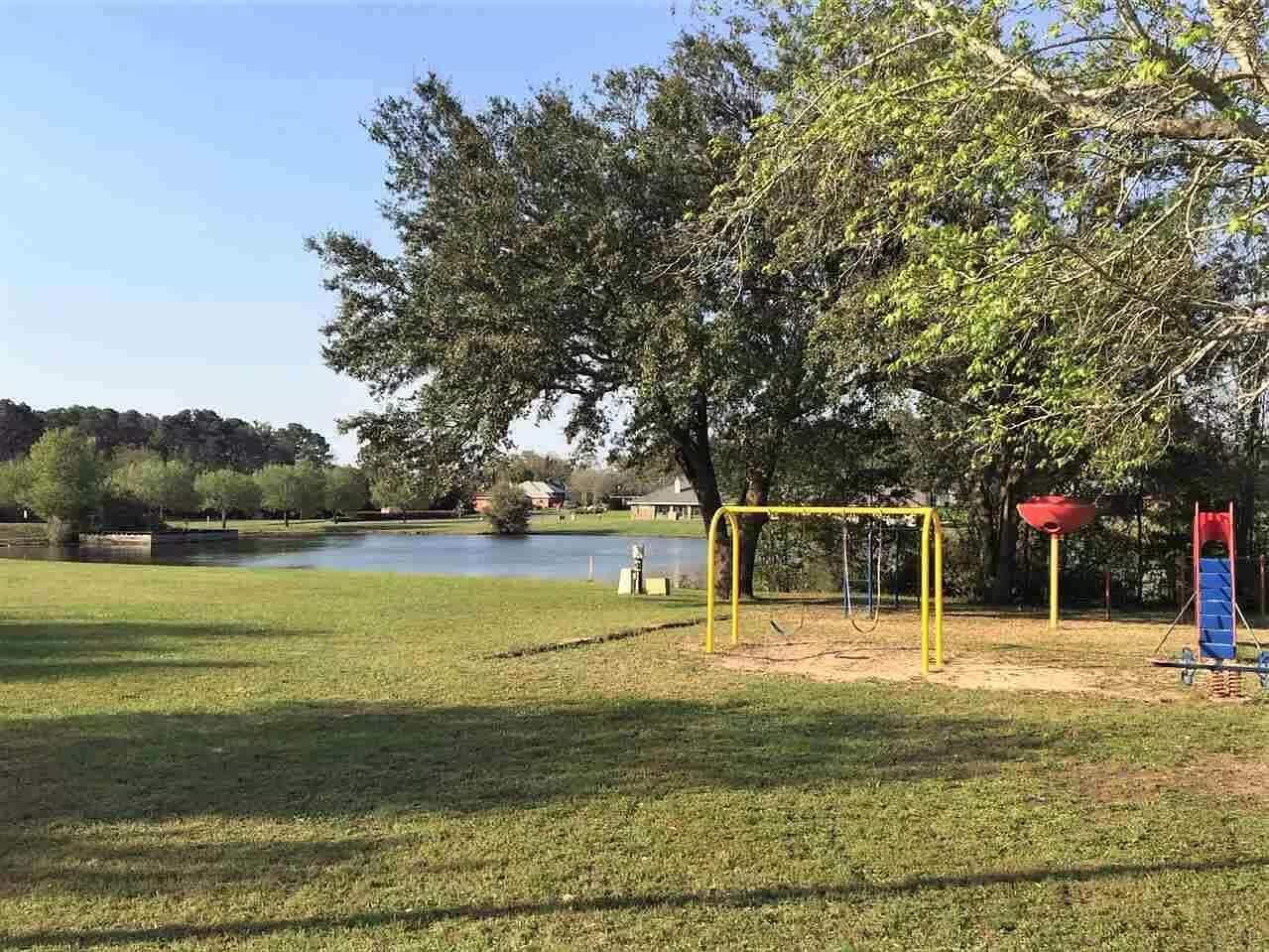 ESTATES AT MARCUS LAKE - Land