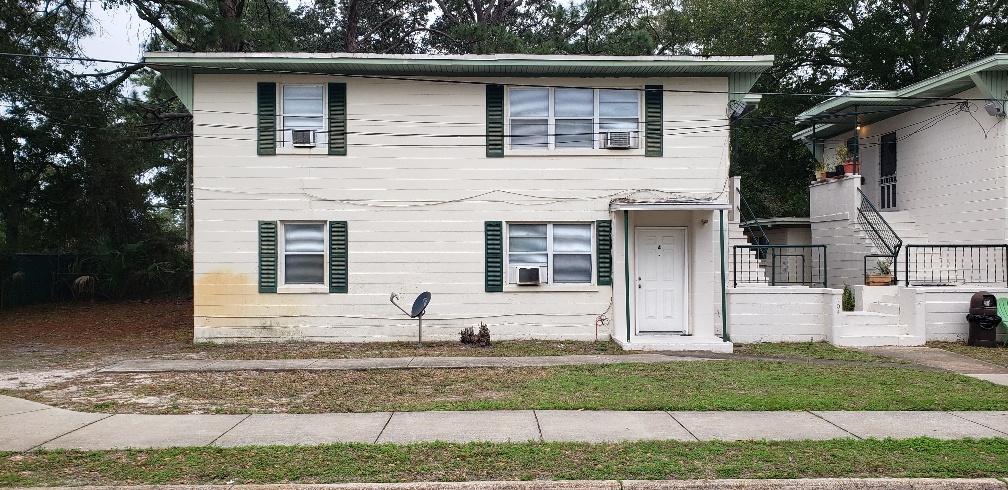2nd Floor unit in a great location.. Some new carpet, recent painted in neutral colors, spacious rooms. Easy access to beaches, shopping, and both bases. Landlord pays yard maintenance. Tenant pays all utilities.
