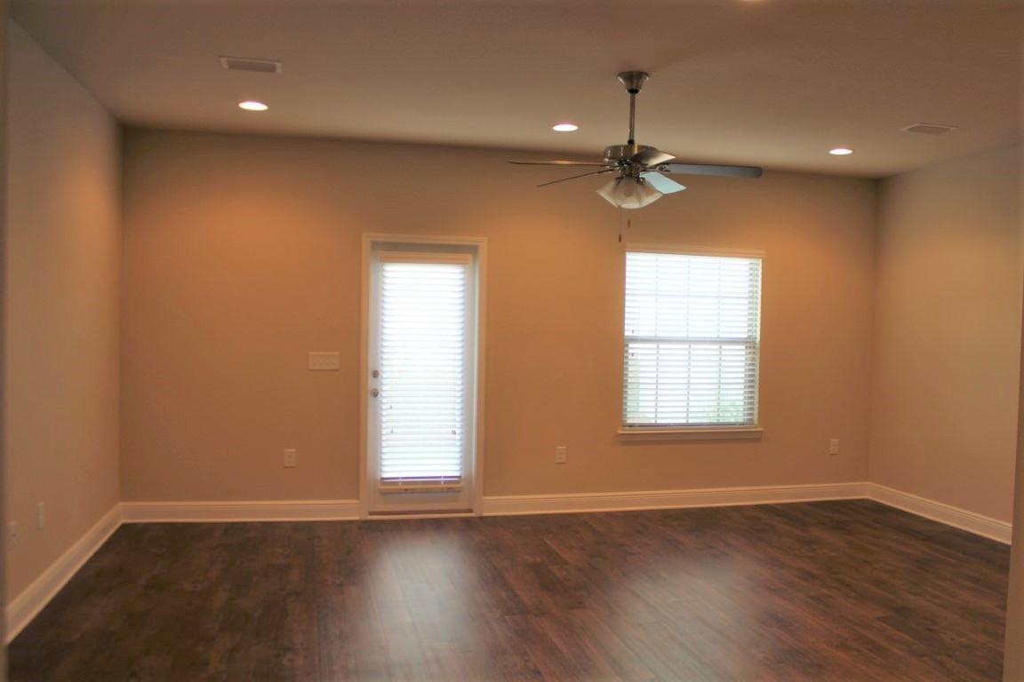RESERVE POINTE - Residential Lease
