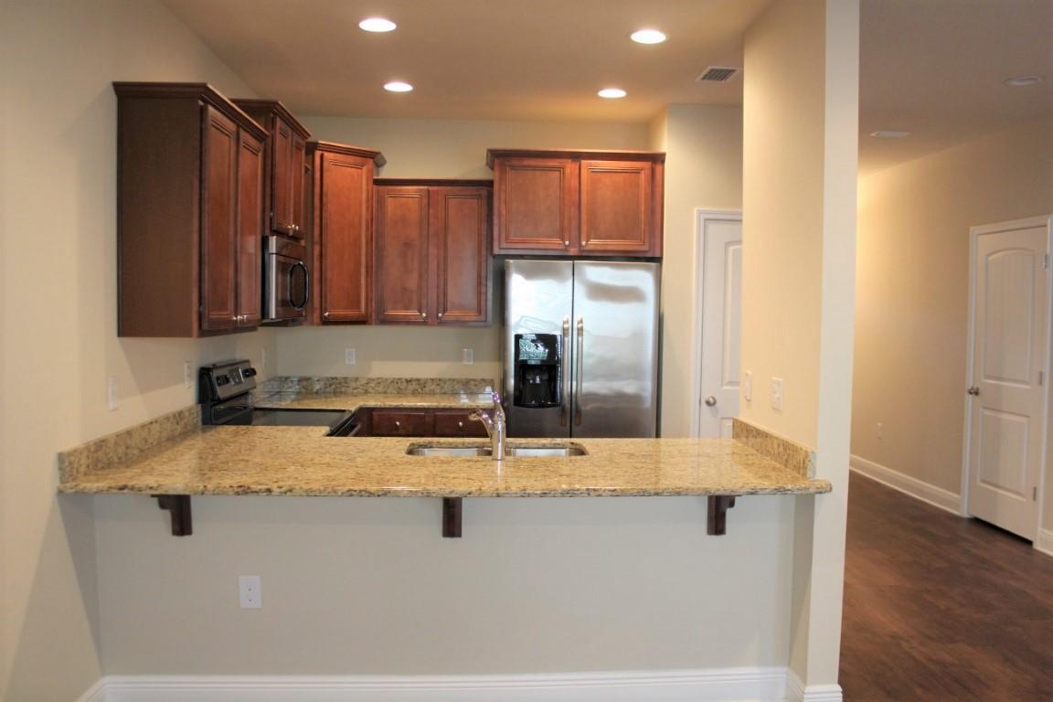 RESERVE POINTE - Residential Lease