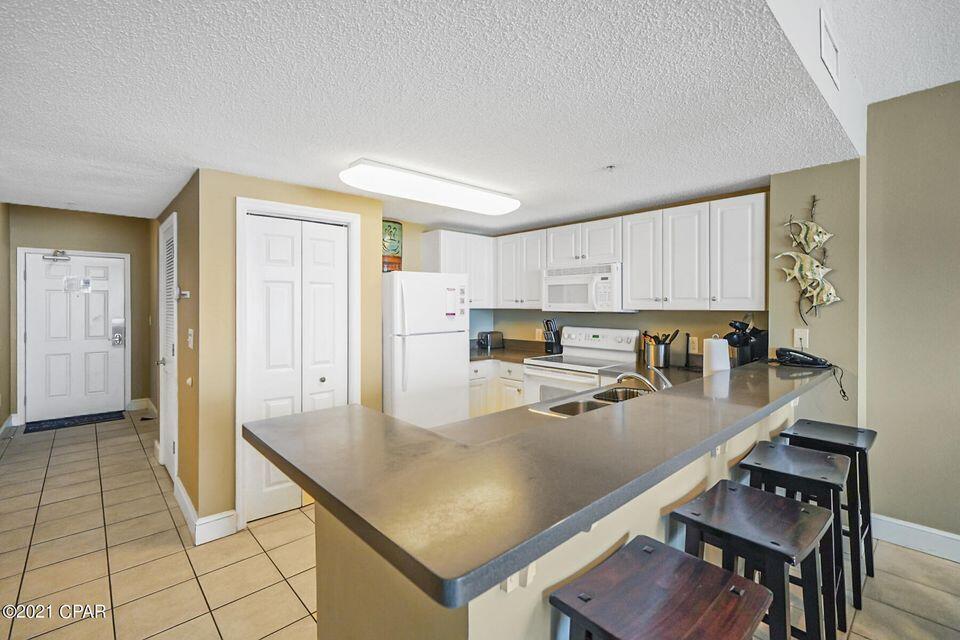 MAJESTIC BEACH TOWERS I - Residential