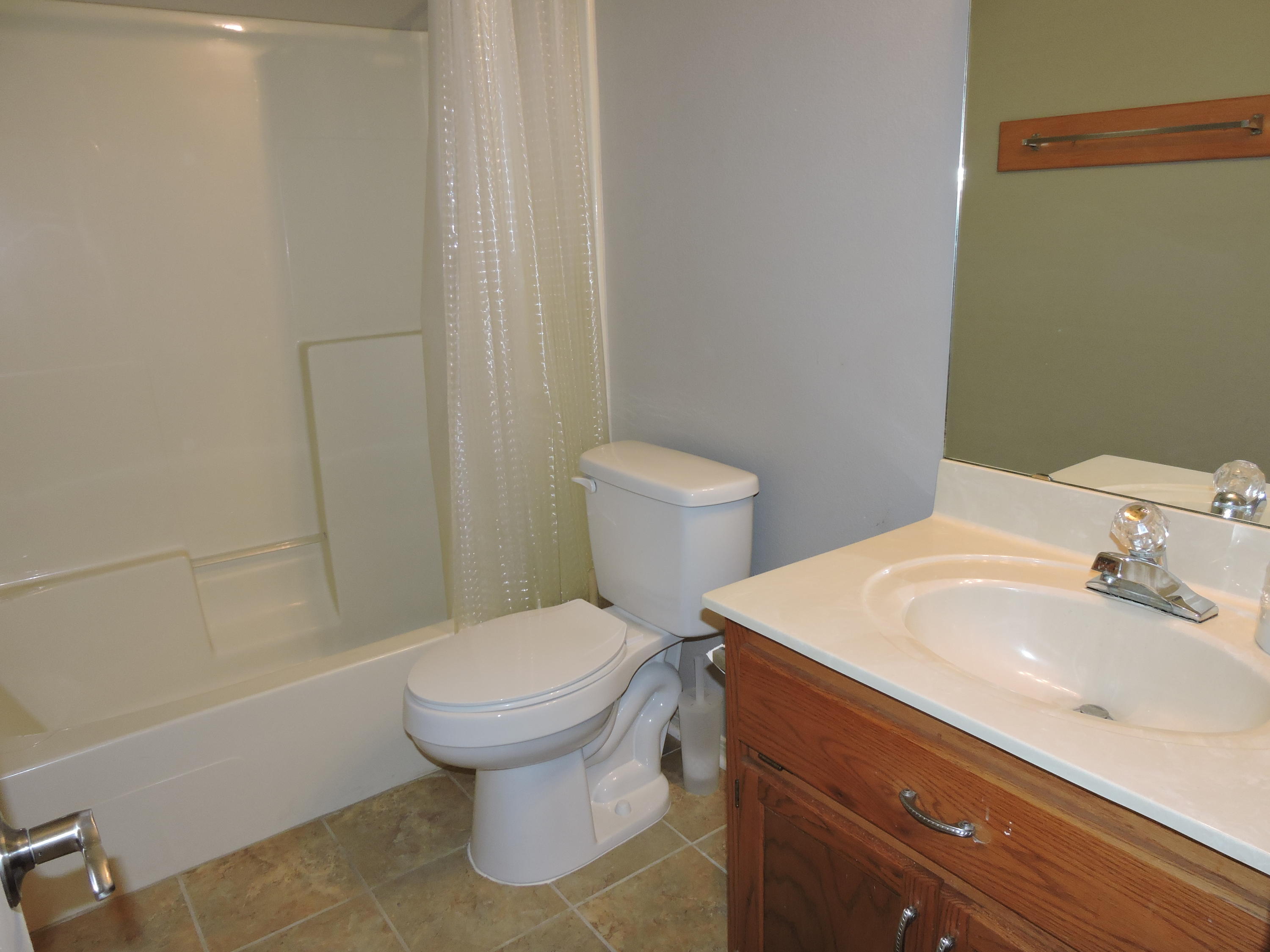 COUNTRYVIEW ESTATES 5TH ADDN - Residential Lease