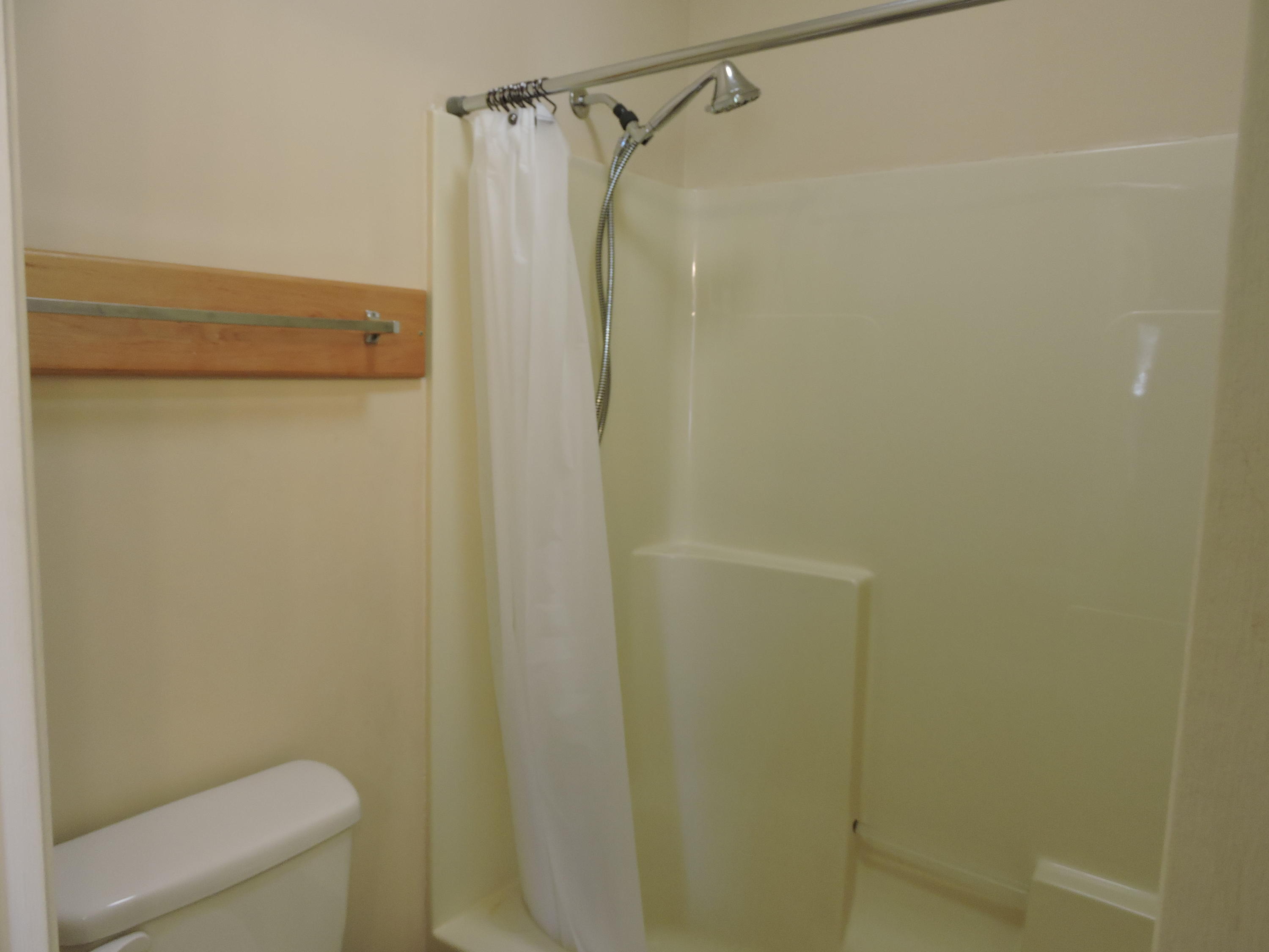 COUNTRYVIEW ESTATES 5TH ADDN - Residential Lease