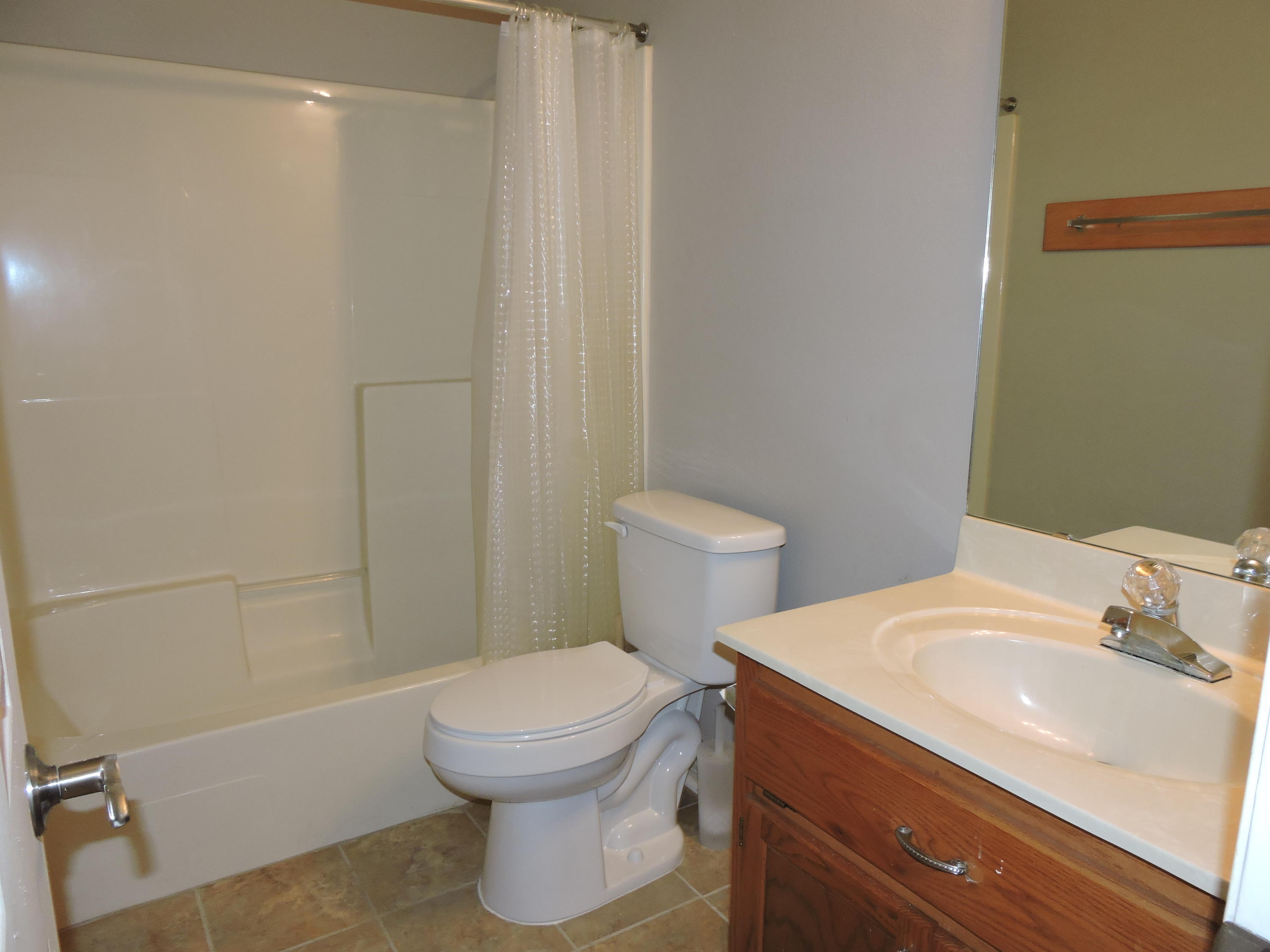 COUNTRYVIEW ESTATES 5TH ADDN - Residential Lease