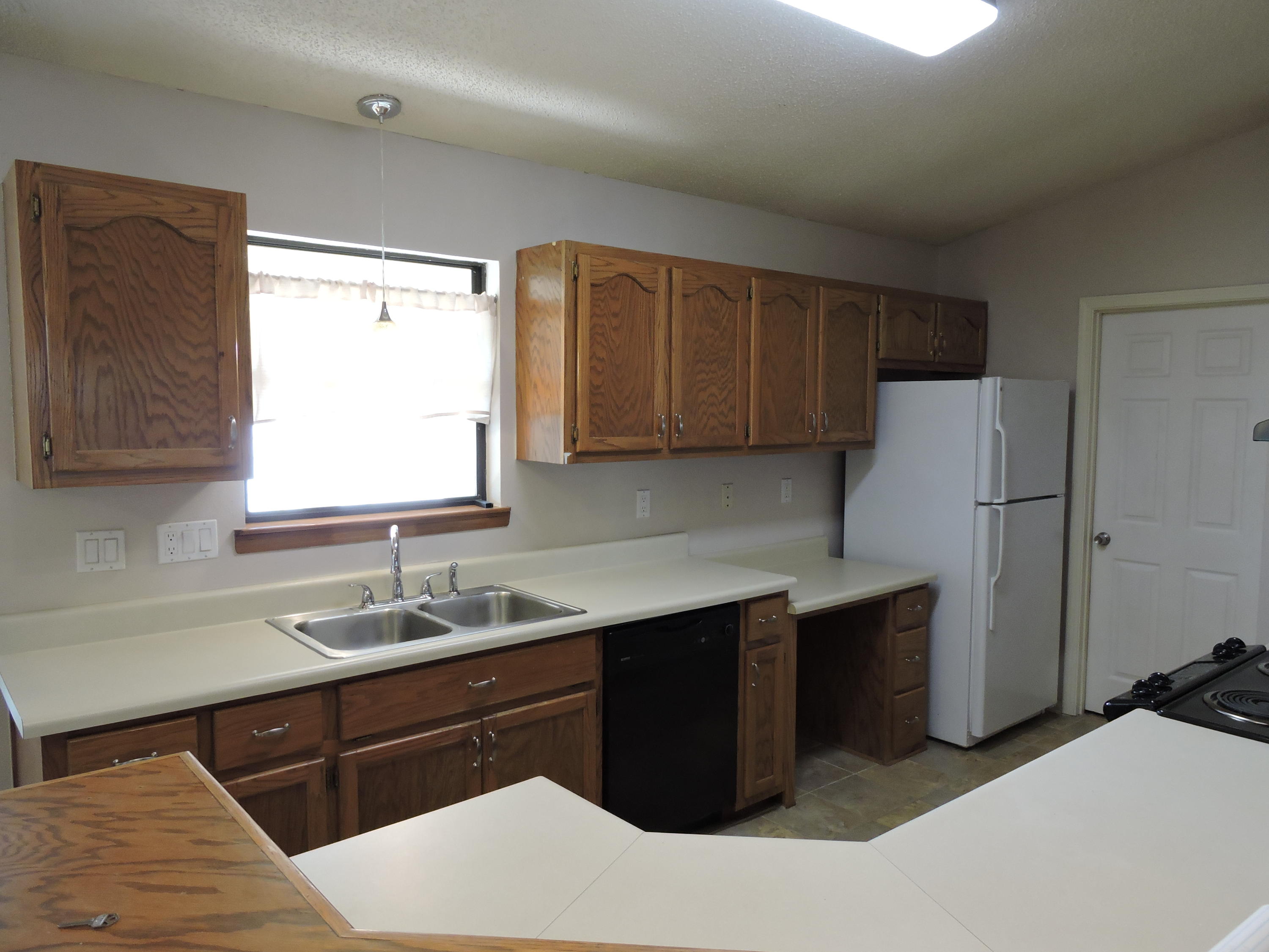 COUNTRYVIEW ESTATES 5TH ADDN - Residential Lease