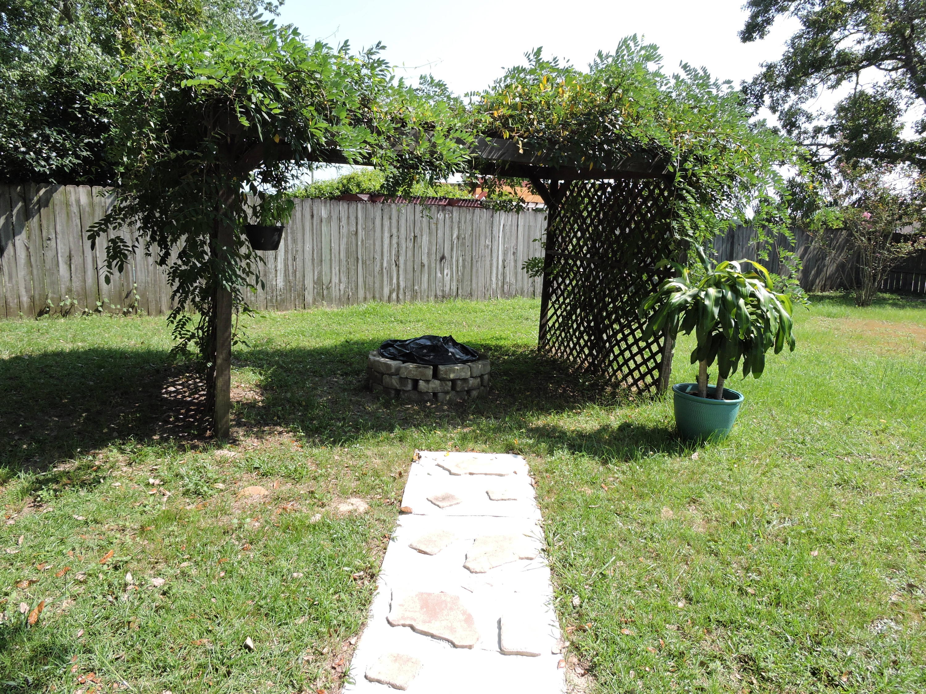 COUNTRYVIEW ESTATES 5TH ADDN - Residential Lease